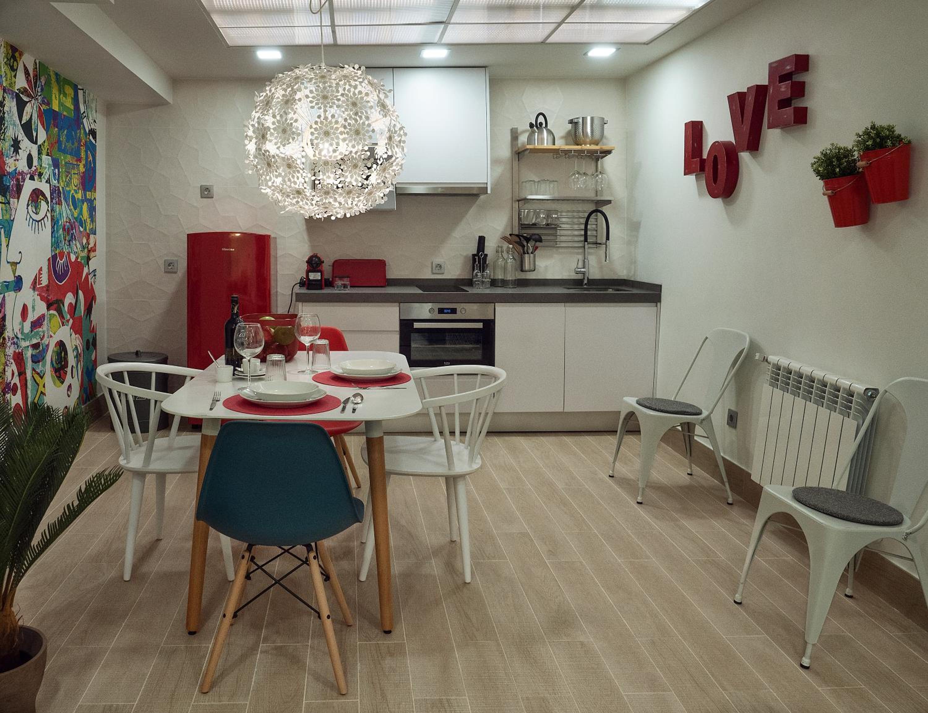 One-Bedroom Apartment - Photo 8