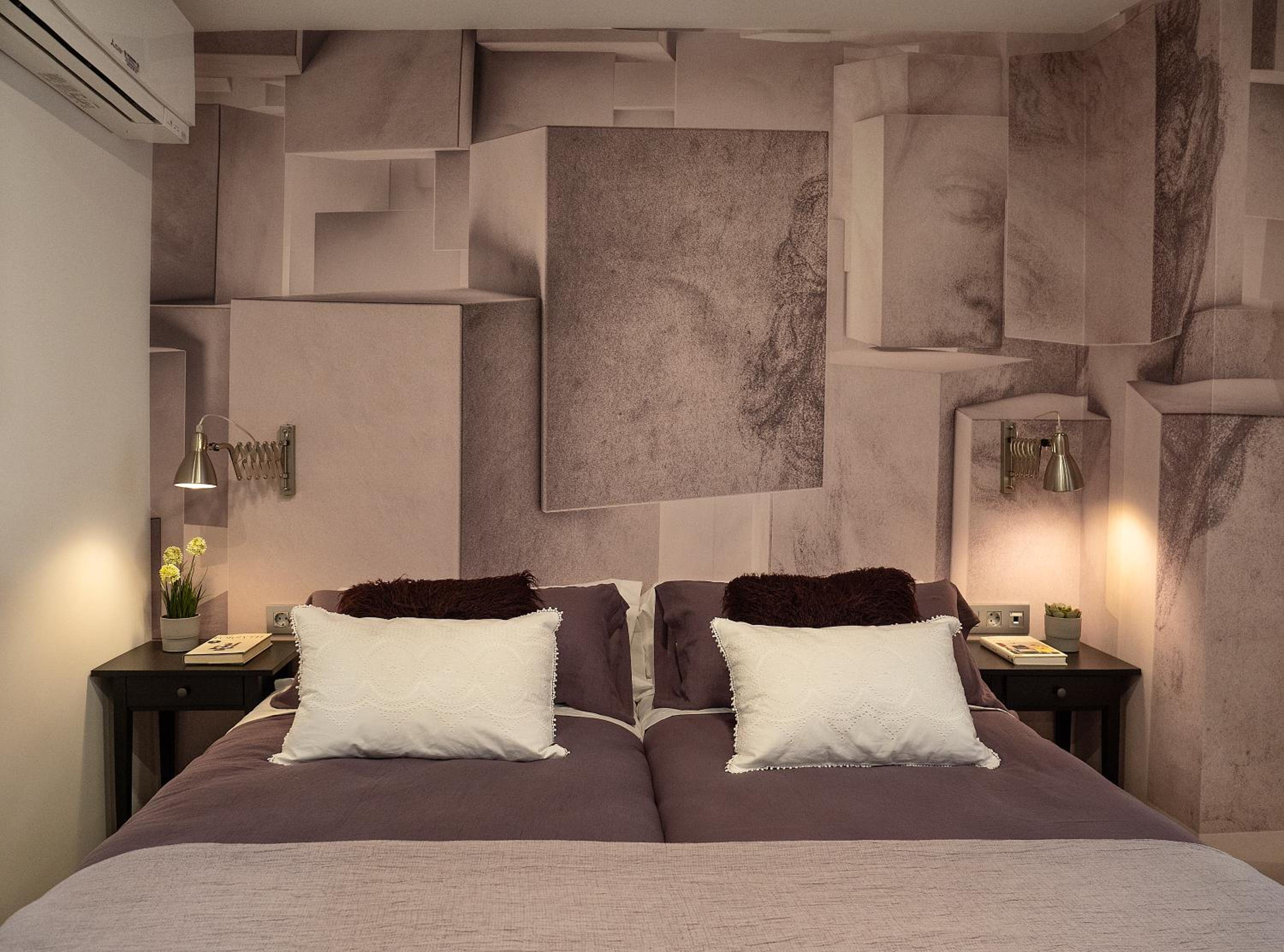 One-Bedroom Apartment - Photo 1