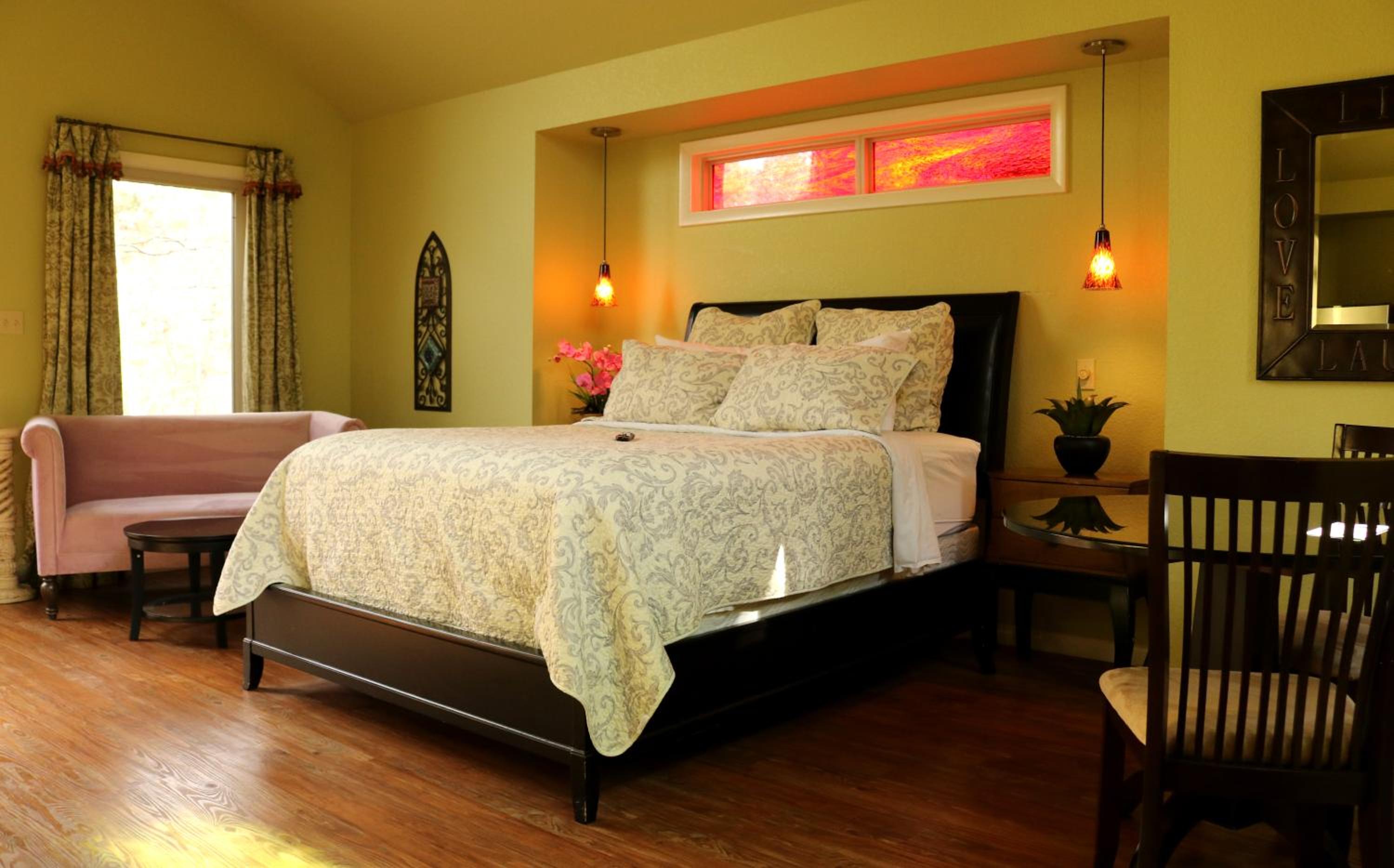 Deluxe Queen Studio 