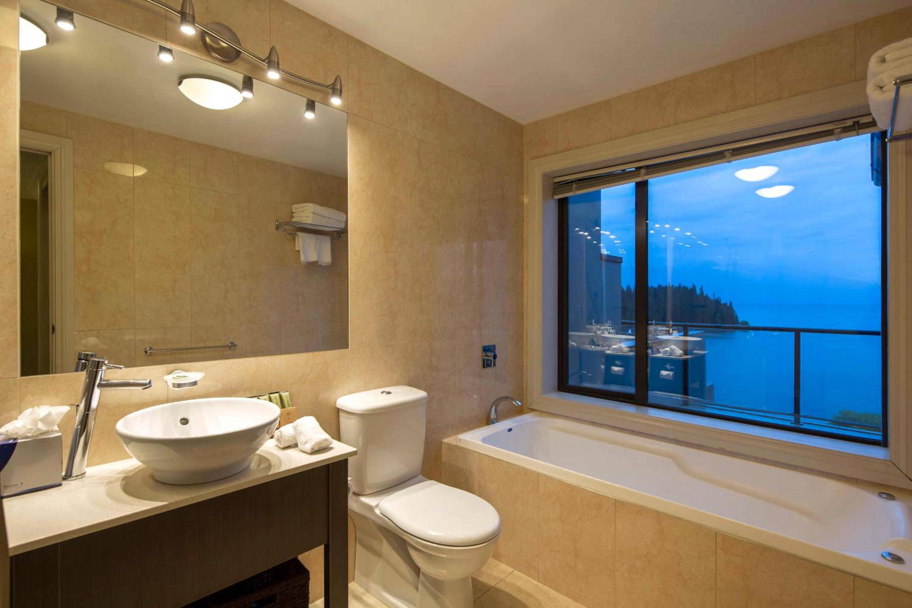 Two-Bedroom Lake View Suite With Two Bathrooms