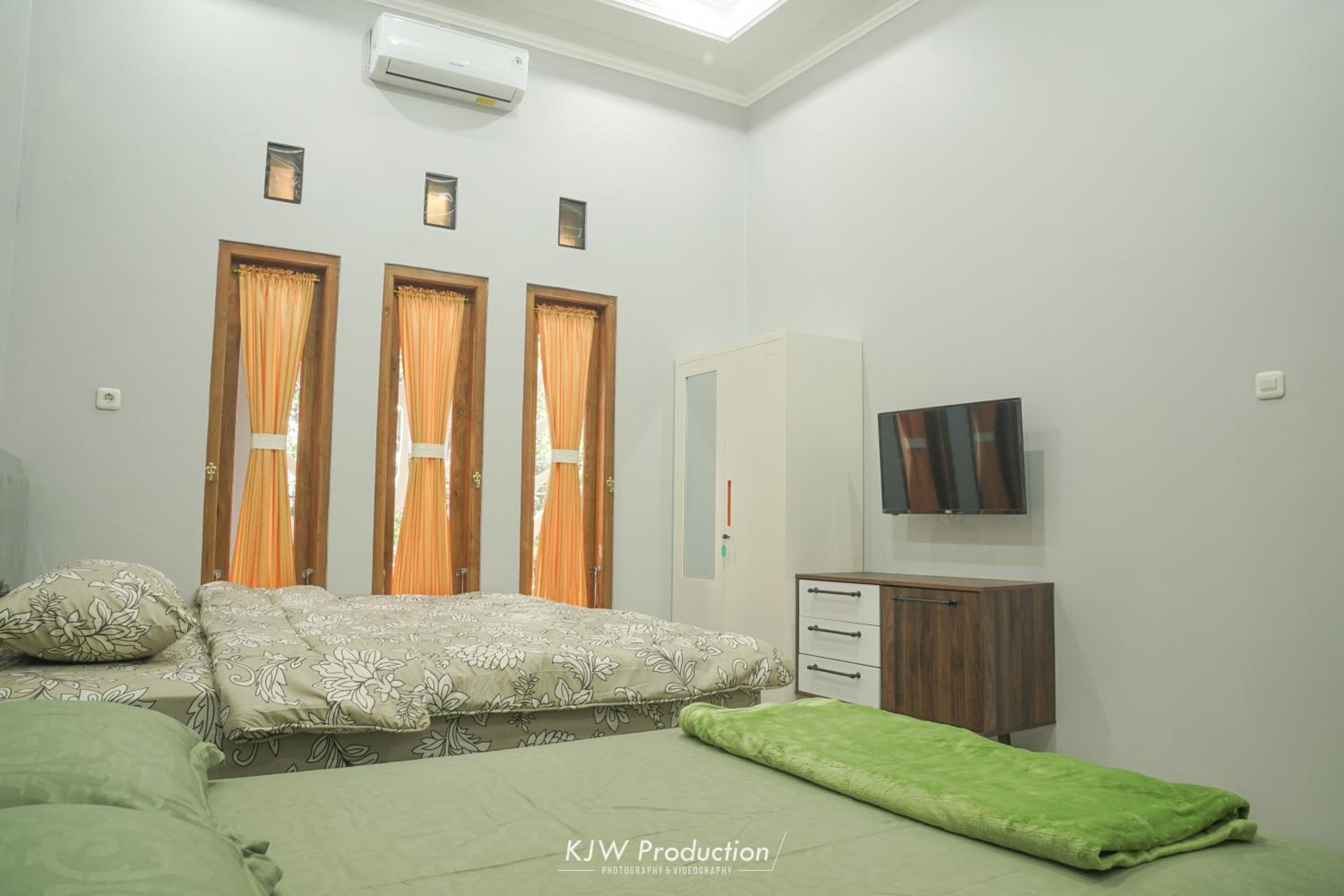 Deluxe Family Room
