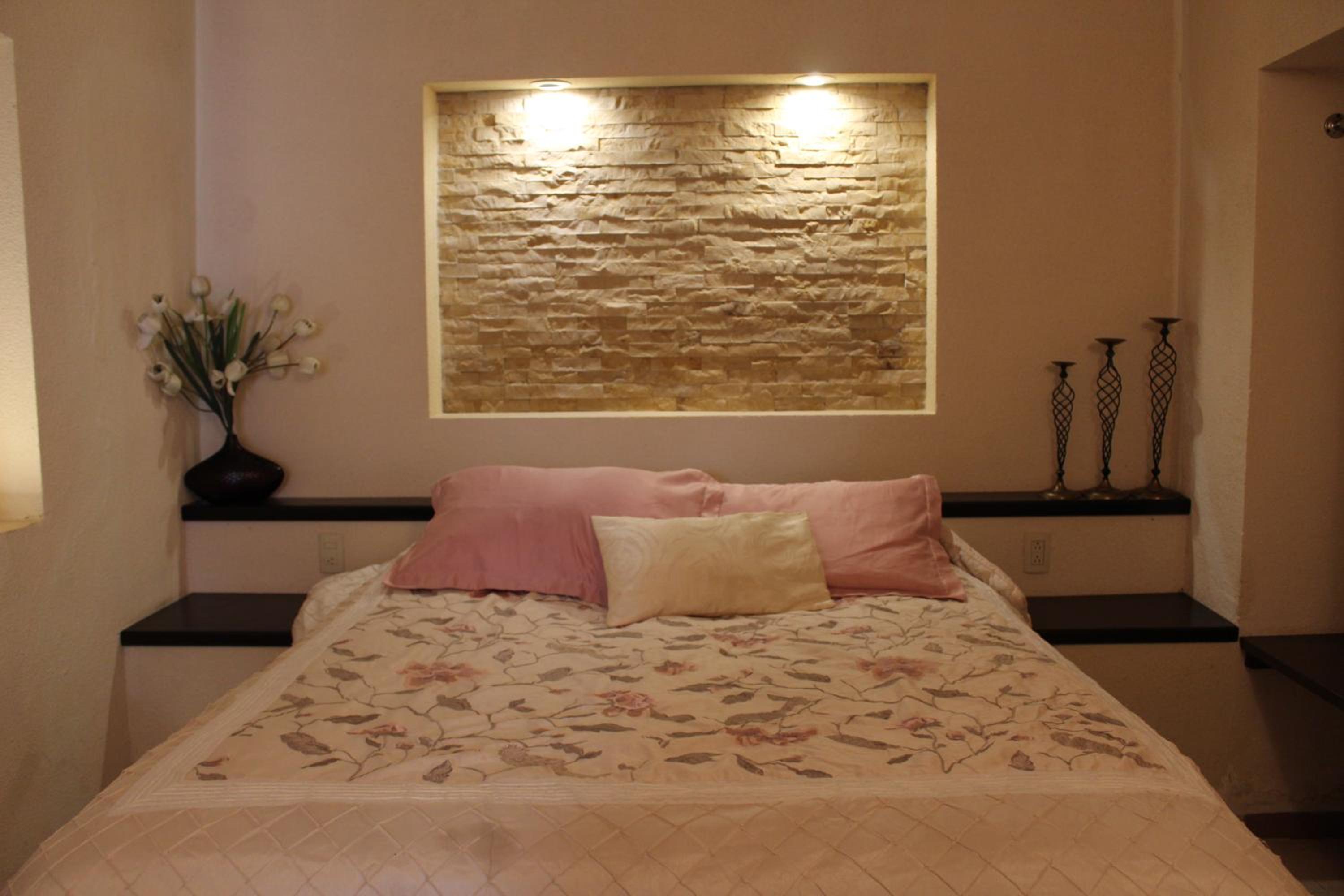 Queen Room photo 1