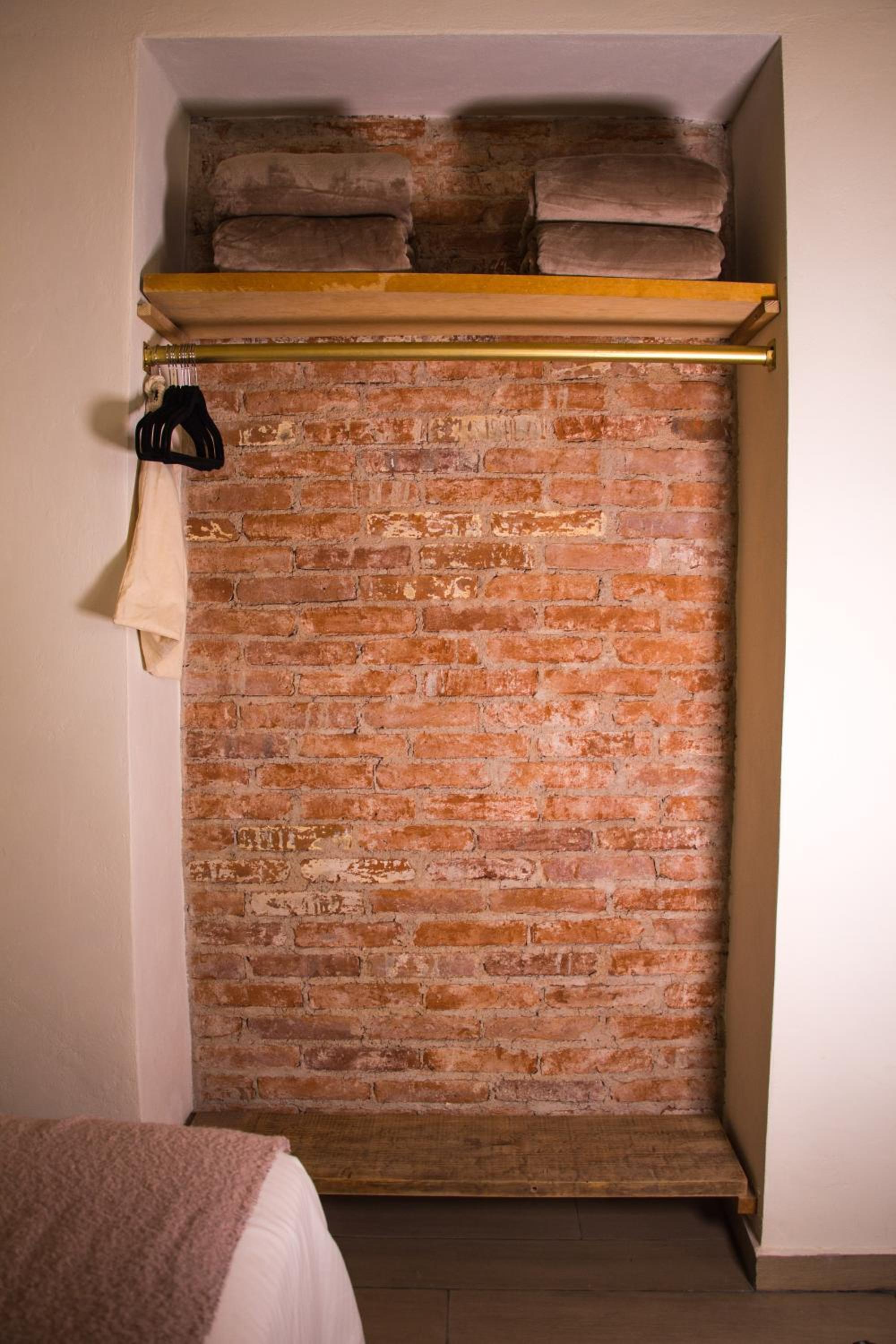 Quadruple Room with Bathroom - Photo 5