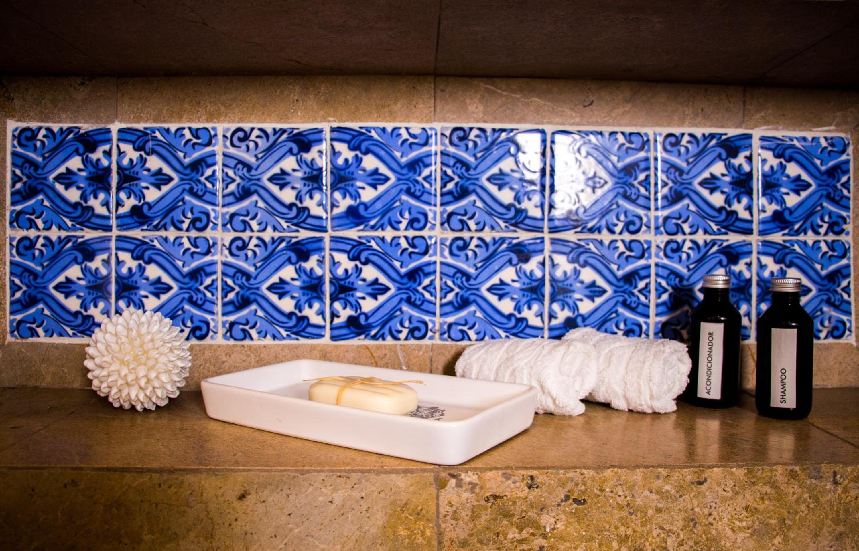 Quadruple Room with Bathroom - Photo 12
