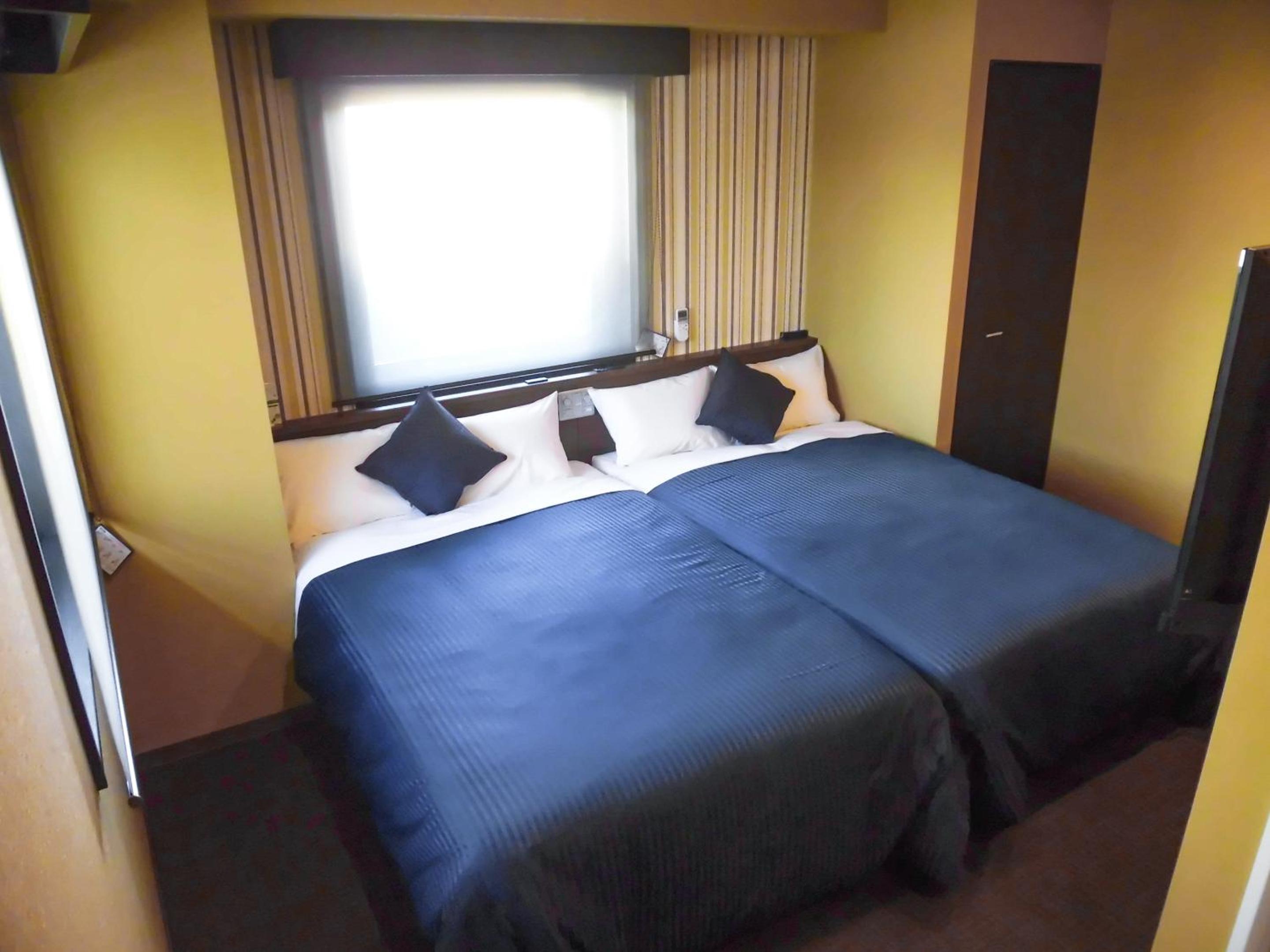 Twin Room - Smoking - Photo 2