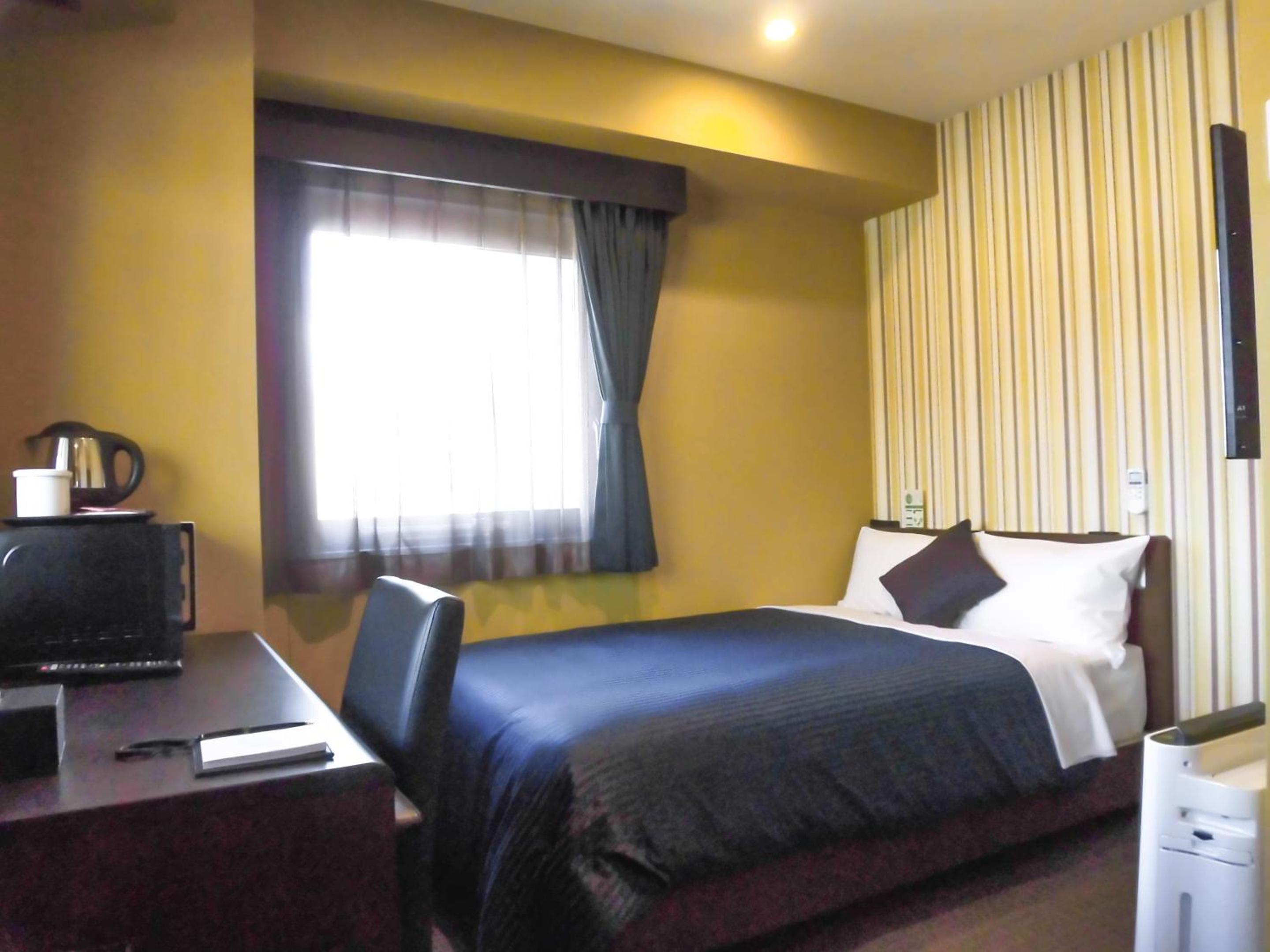 Double Room with Small Double Bed - Smoking - Photo 1