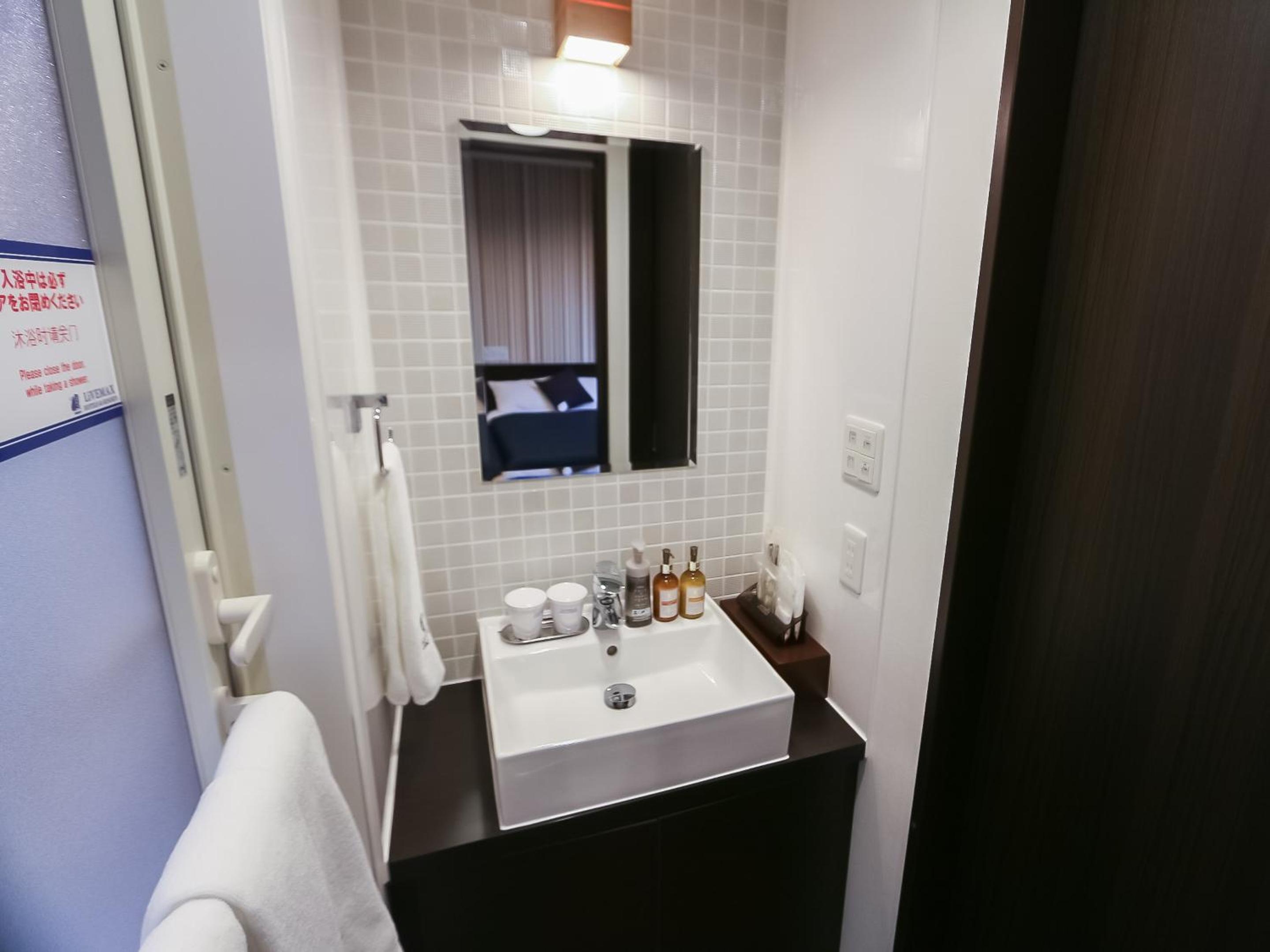 Twin Room - Non-Smoking photo 2