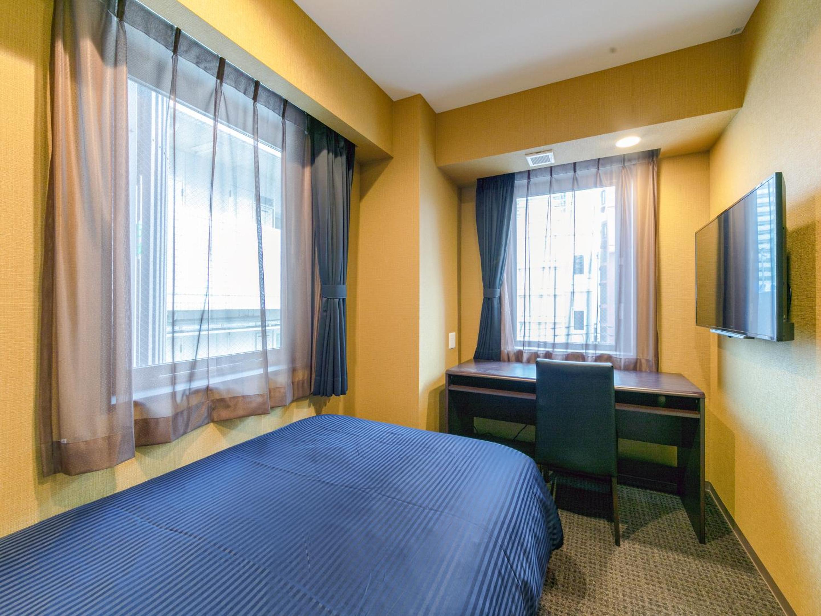 Double Room with Small Double Bed - Smoking photo 1