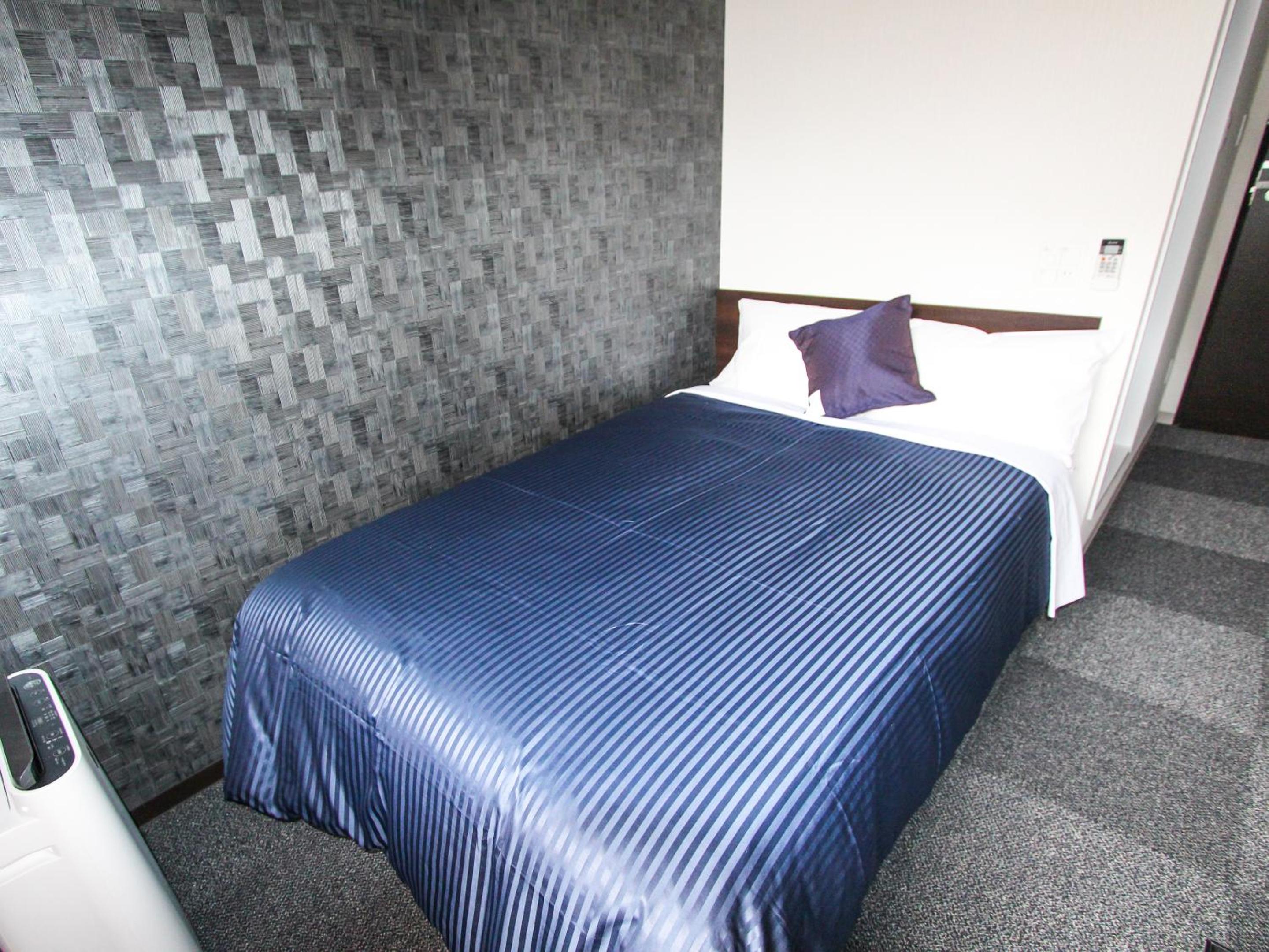 Double Room with Small Double Bed - Smoking - Photo 2
