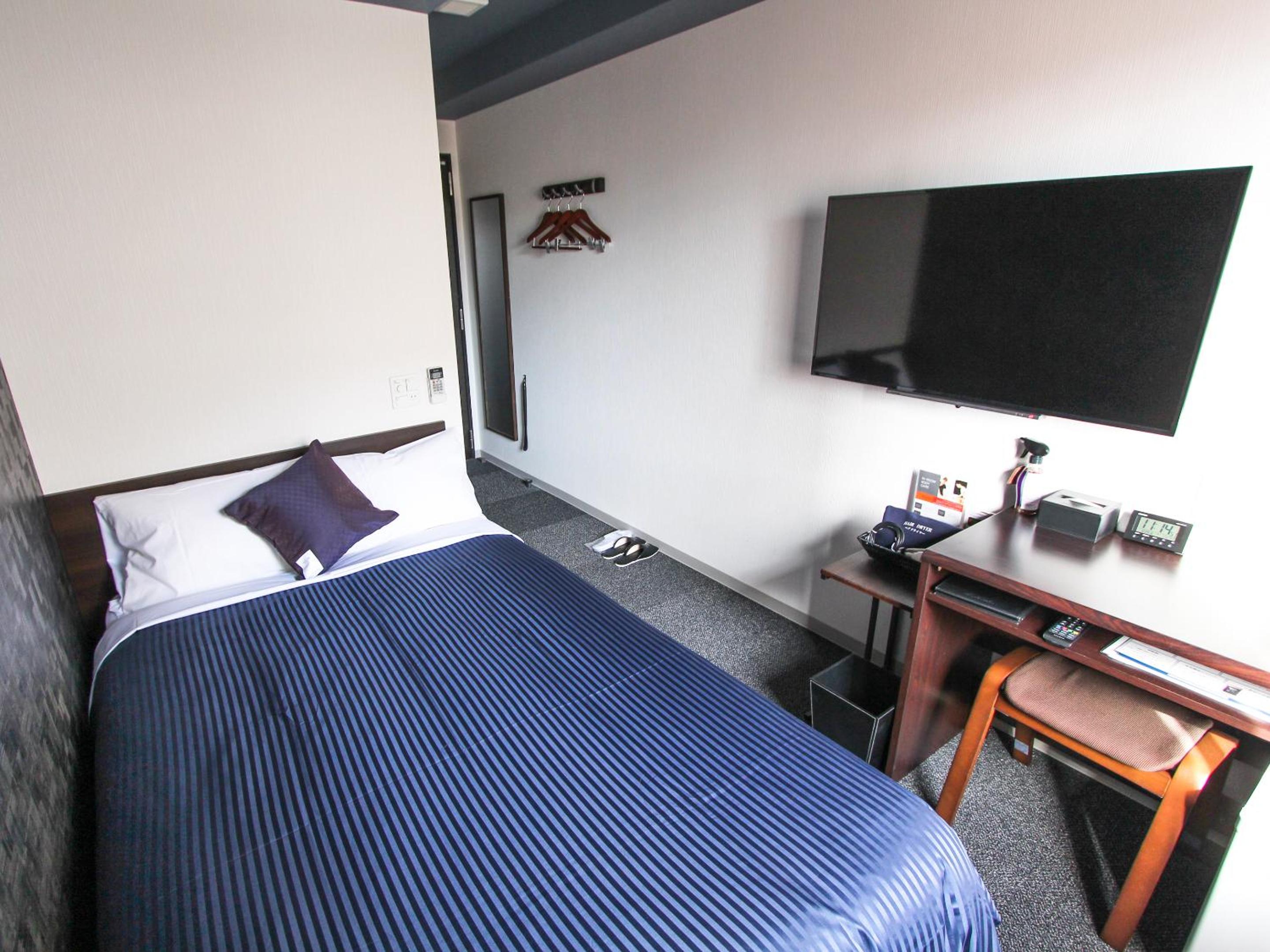 Double Room with Small Double Bed - Smoking - Photo 1