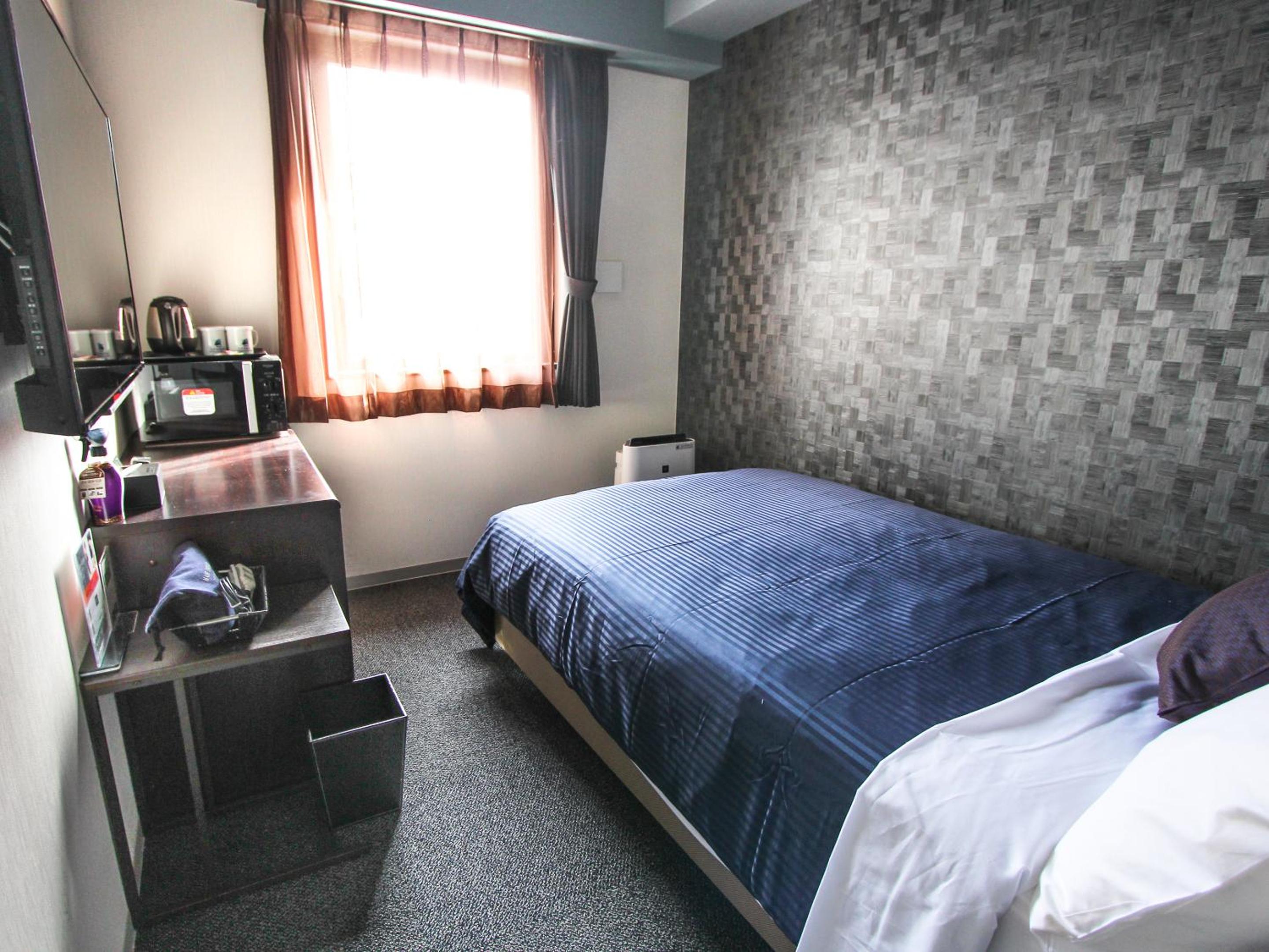 Double Room with Small Double Bed - Smoking - Photo 3