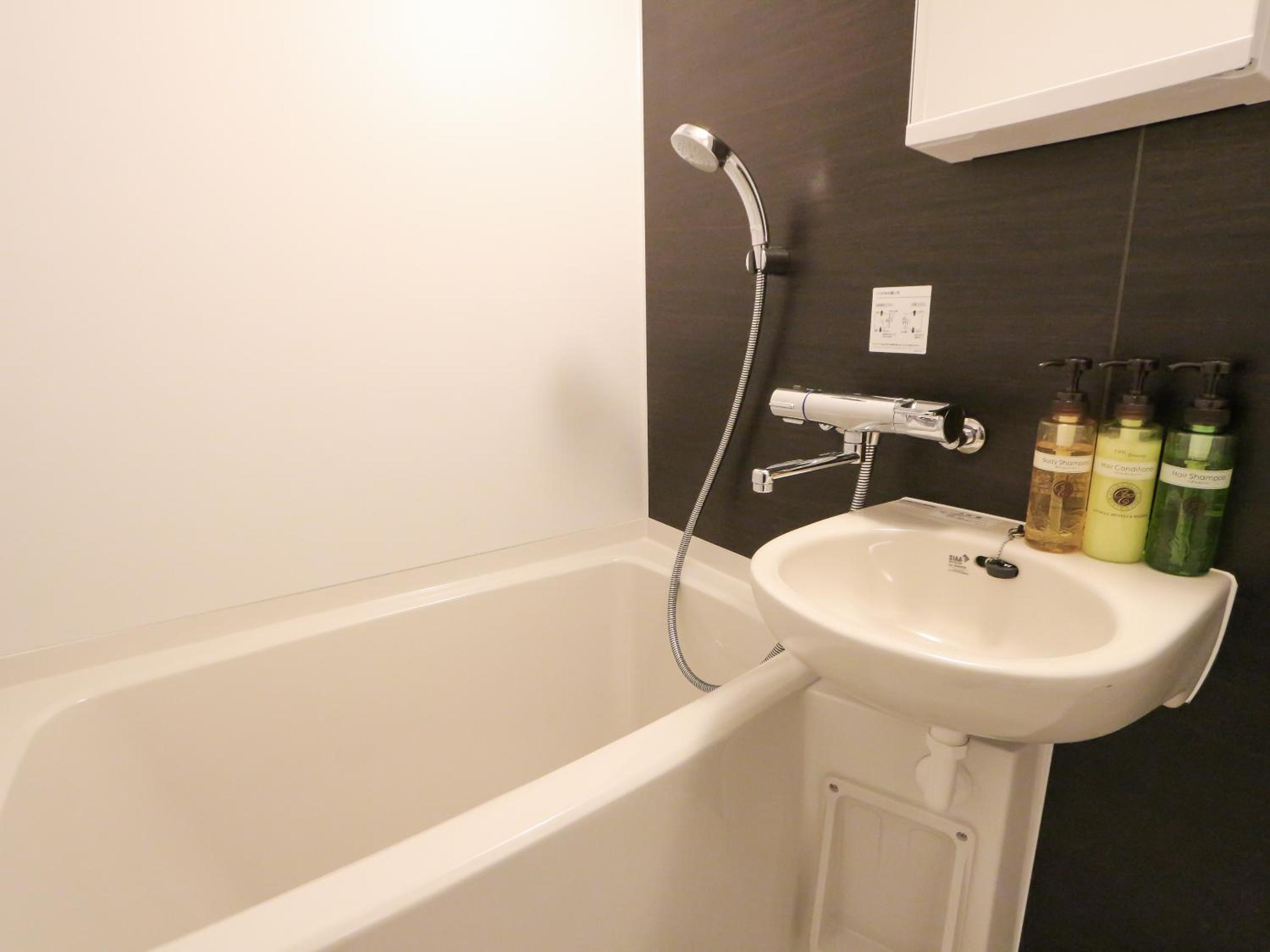 Twin Room - Non-Smoking photo 2