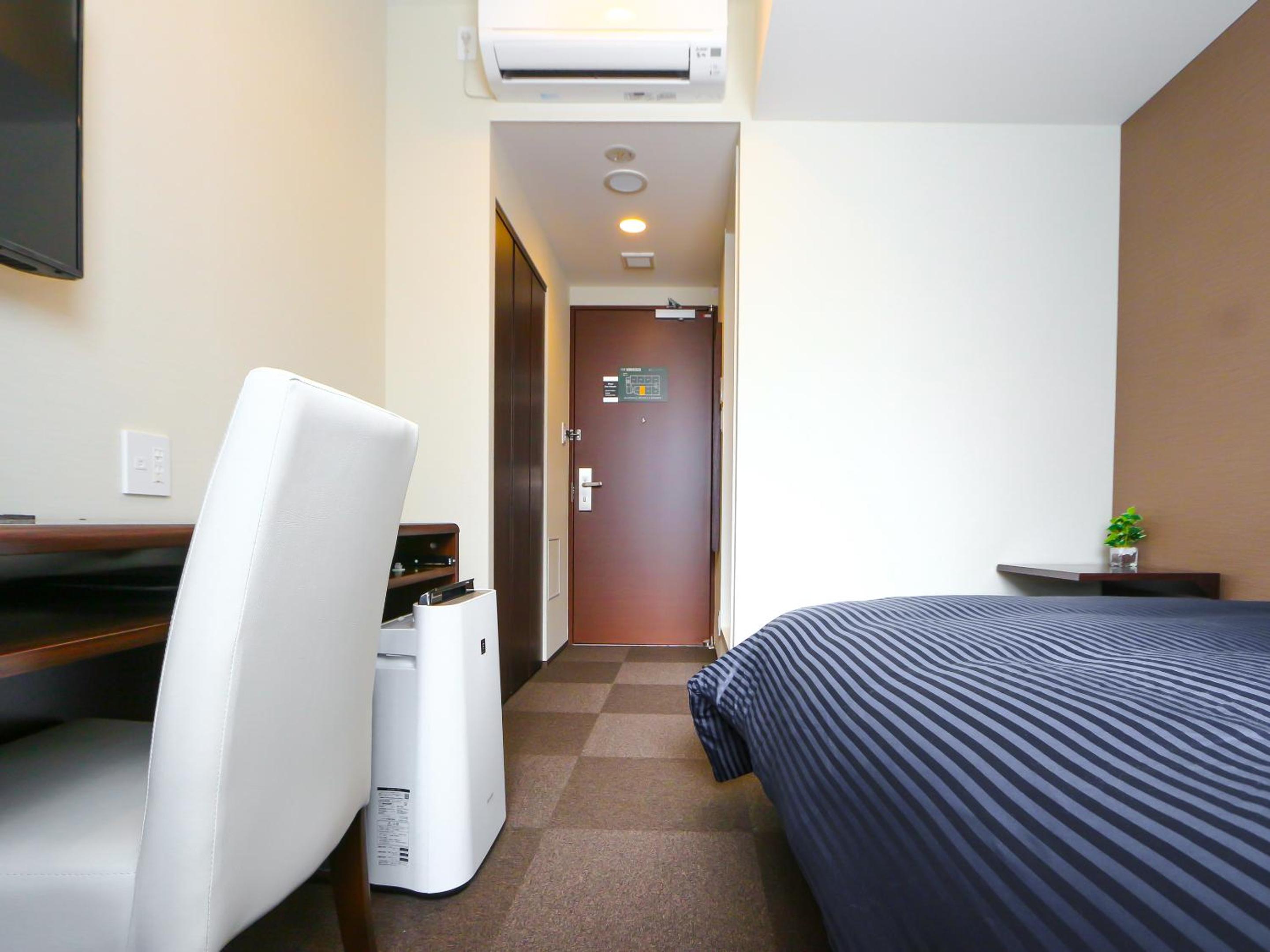 Double Room with Small Double Bed - Smoking photo 1