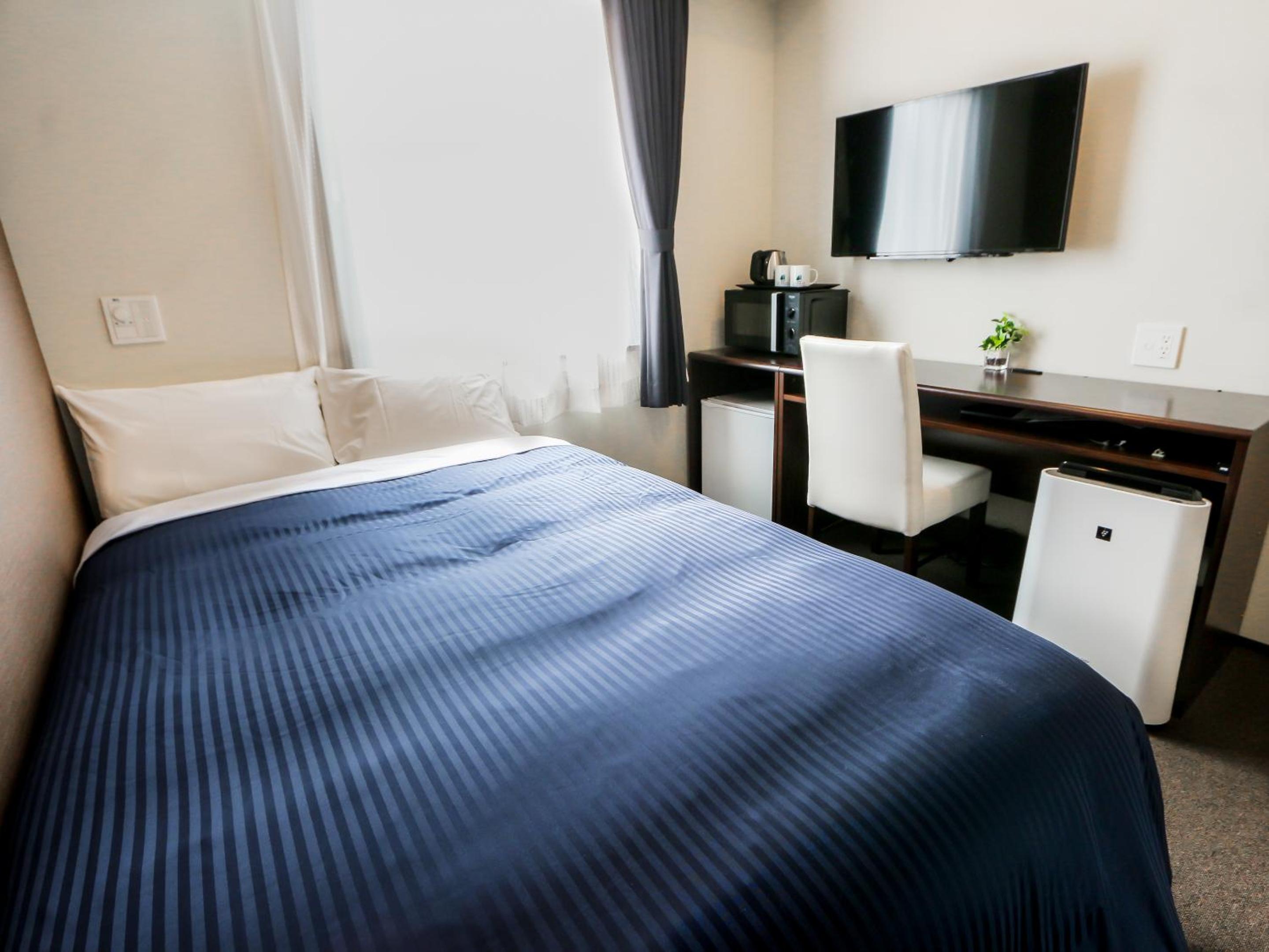 Double Room with Small Double Bed - Smoking photo 2