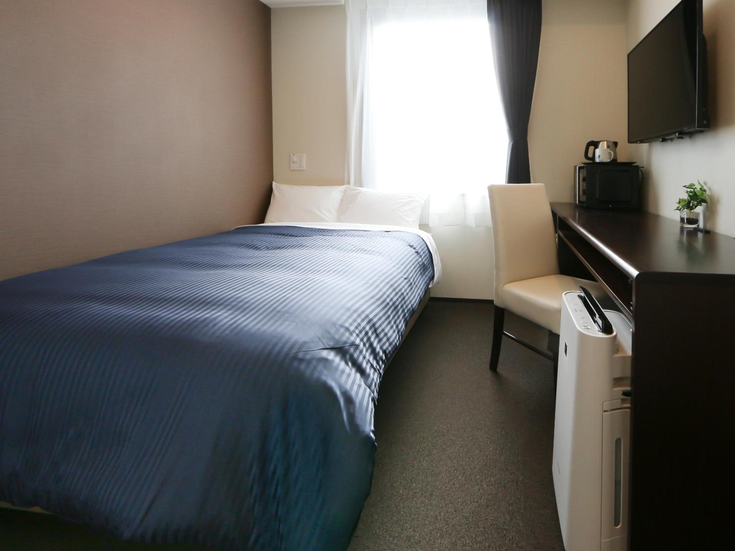 Double Room with Small Double Bed - Smoking photo 3