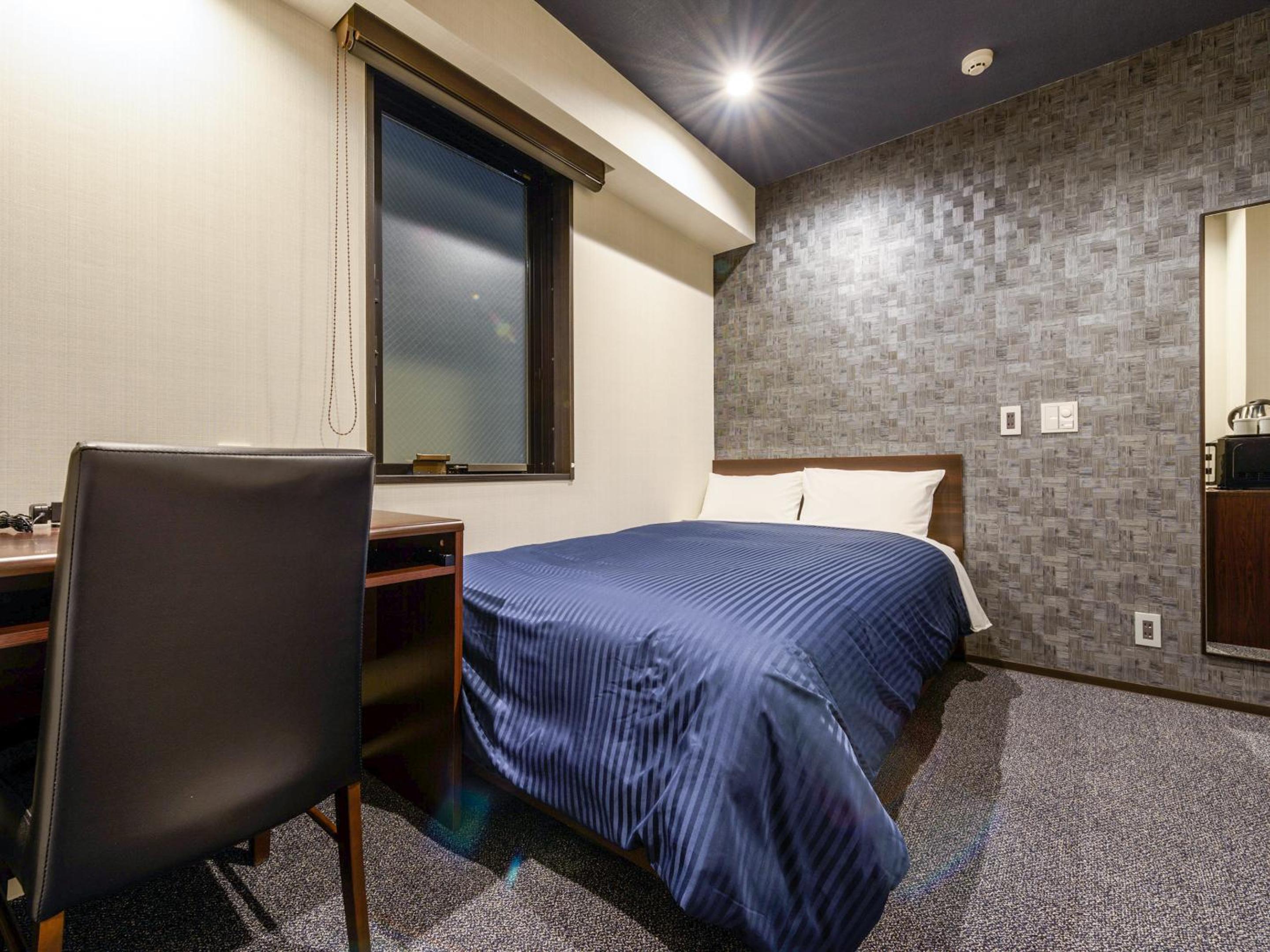 Double Room with Small Double Bed - Smoking photo 2