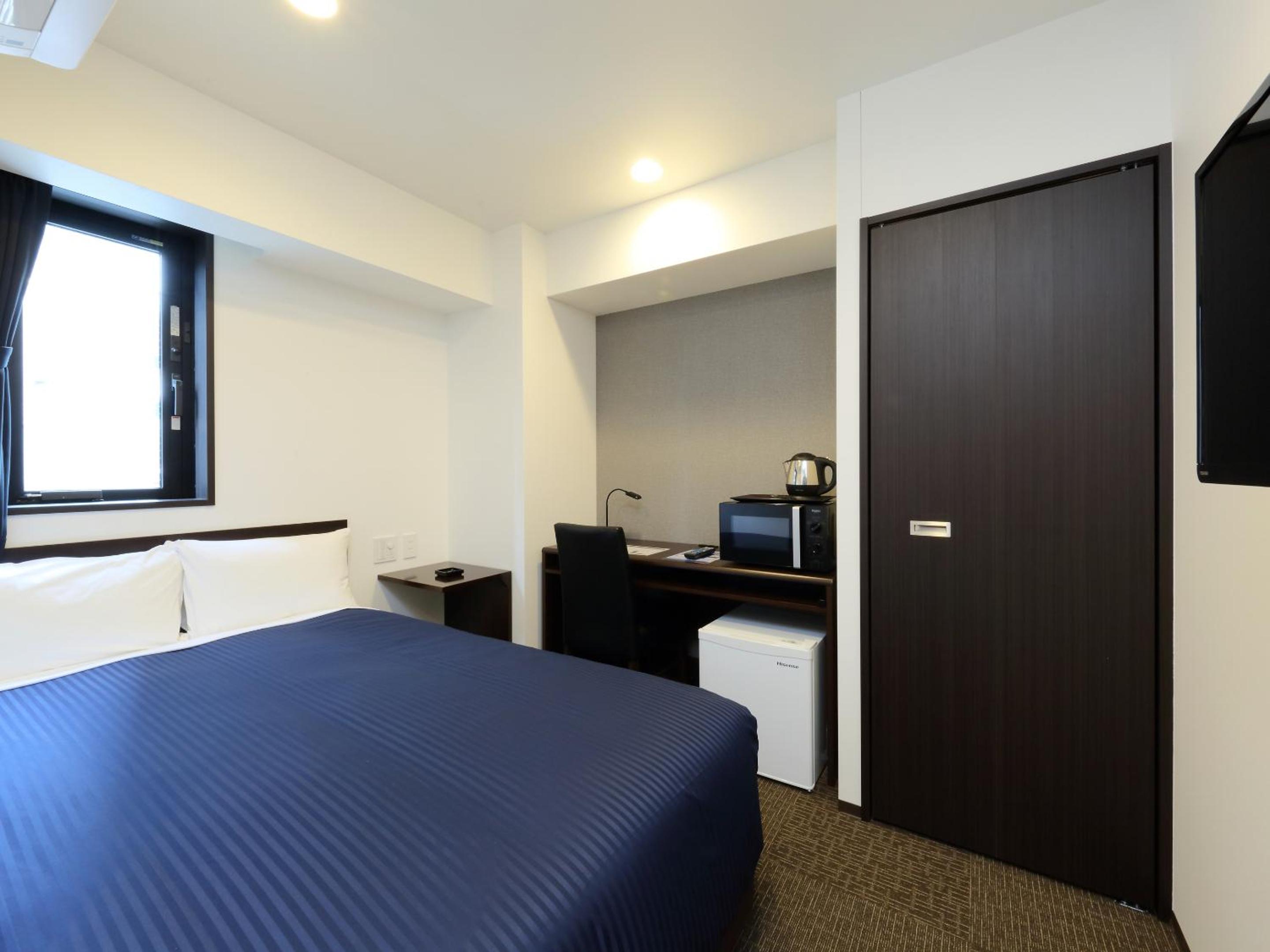 Double Room with Small Double Bed - Smoking photo 3