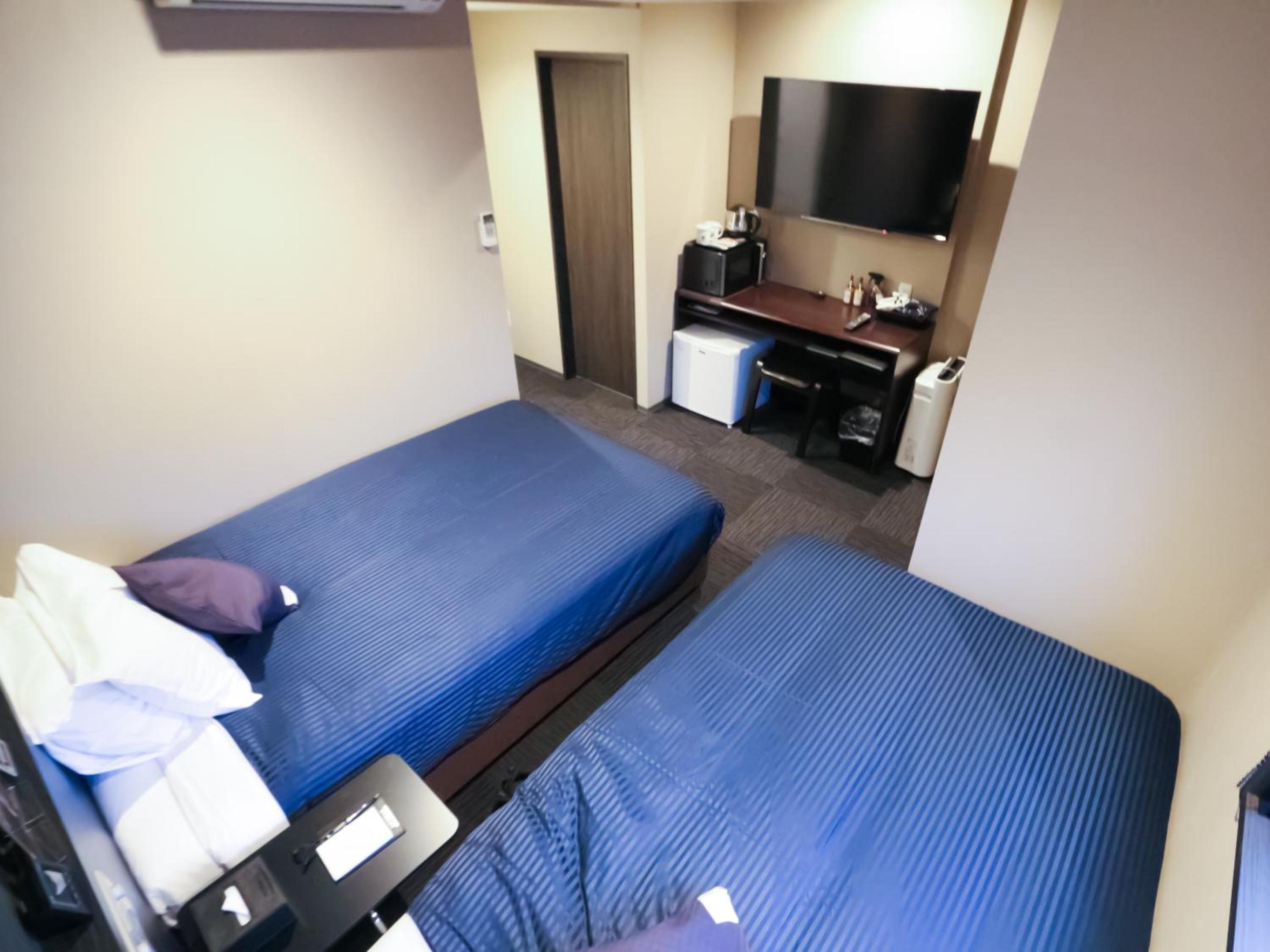 Twin Room - Smoking - Photo 5