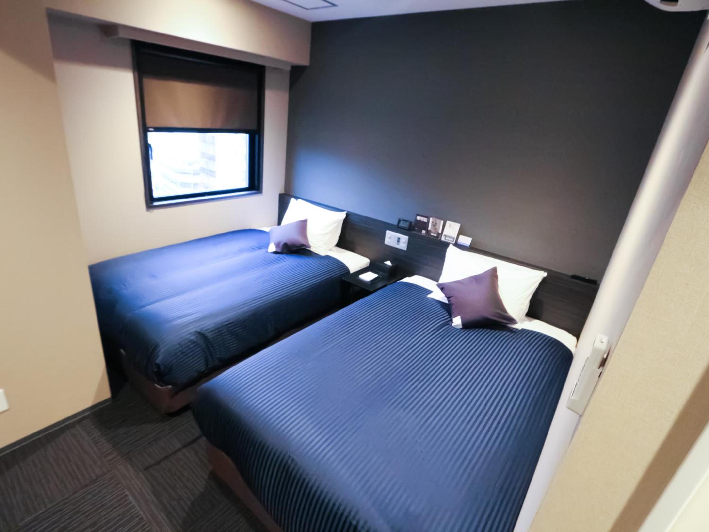 Twin Room - Smoking - Photo 4