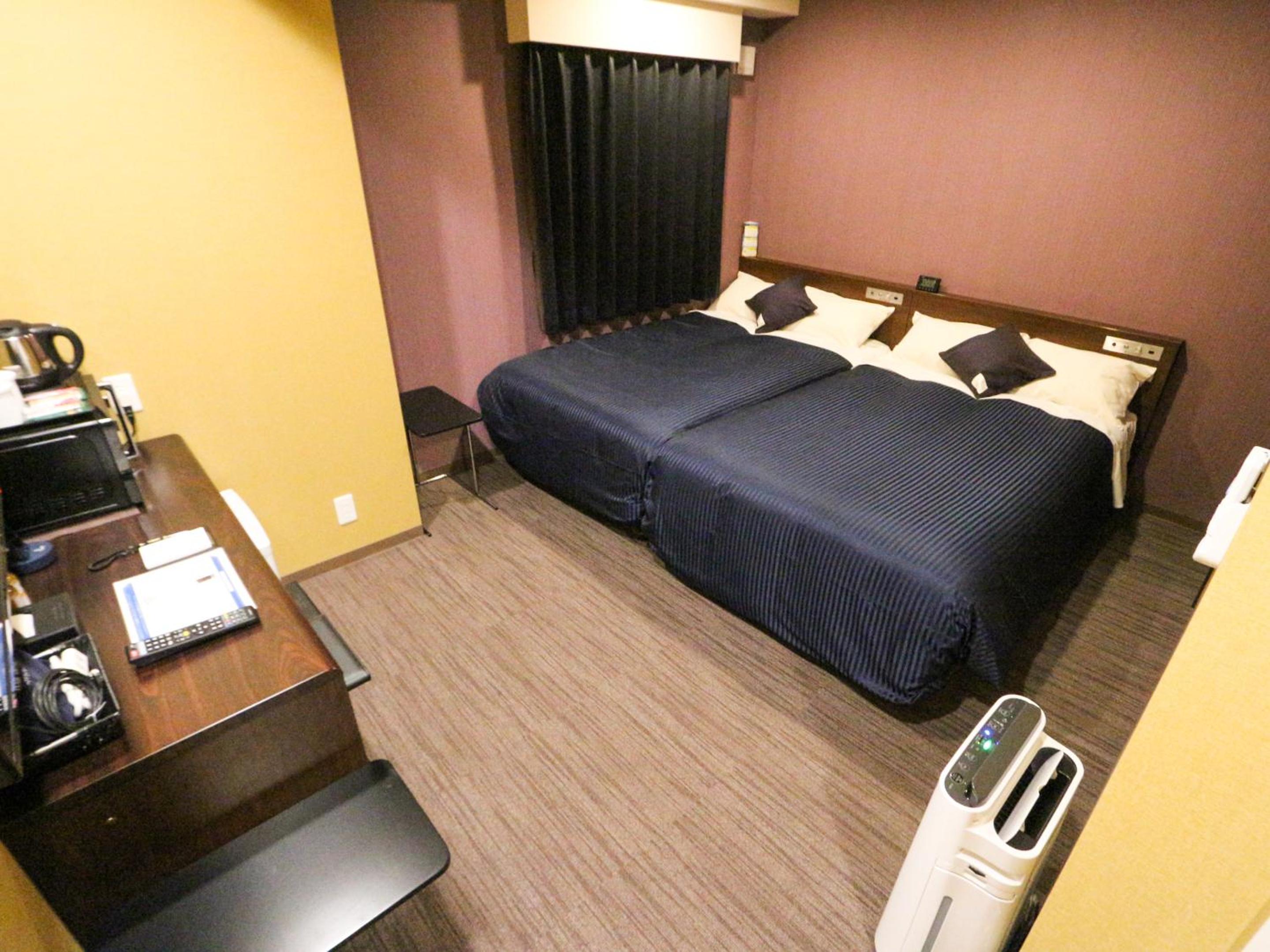 Twin Room - Non-Smoking photo 2