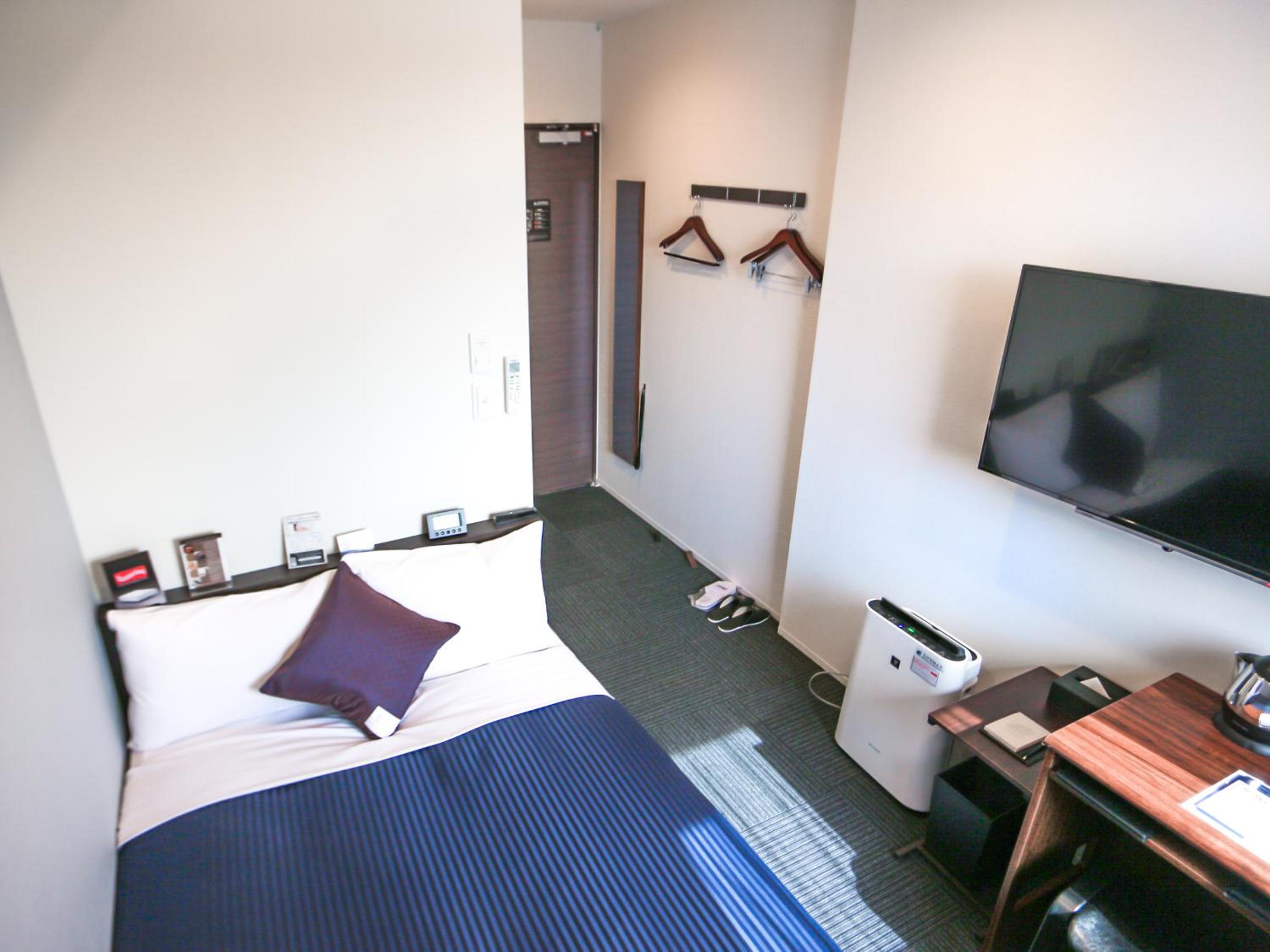 Double Room with Small Double Bed - Smoking - Photo 1