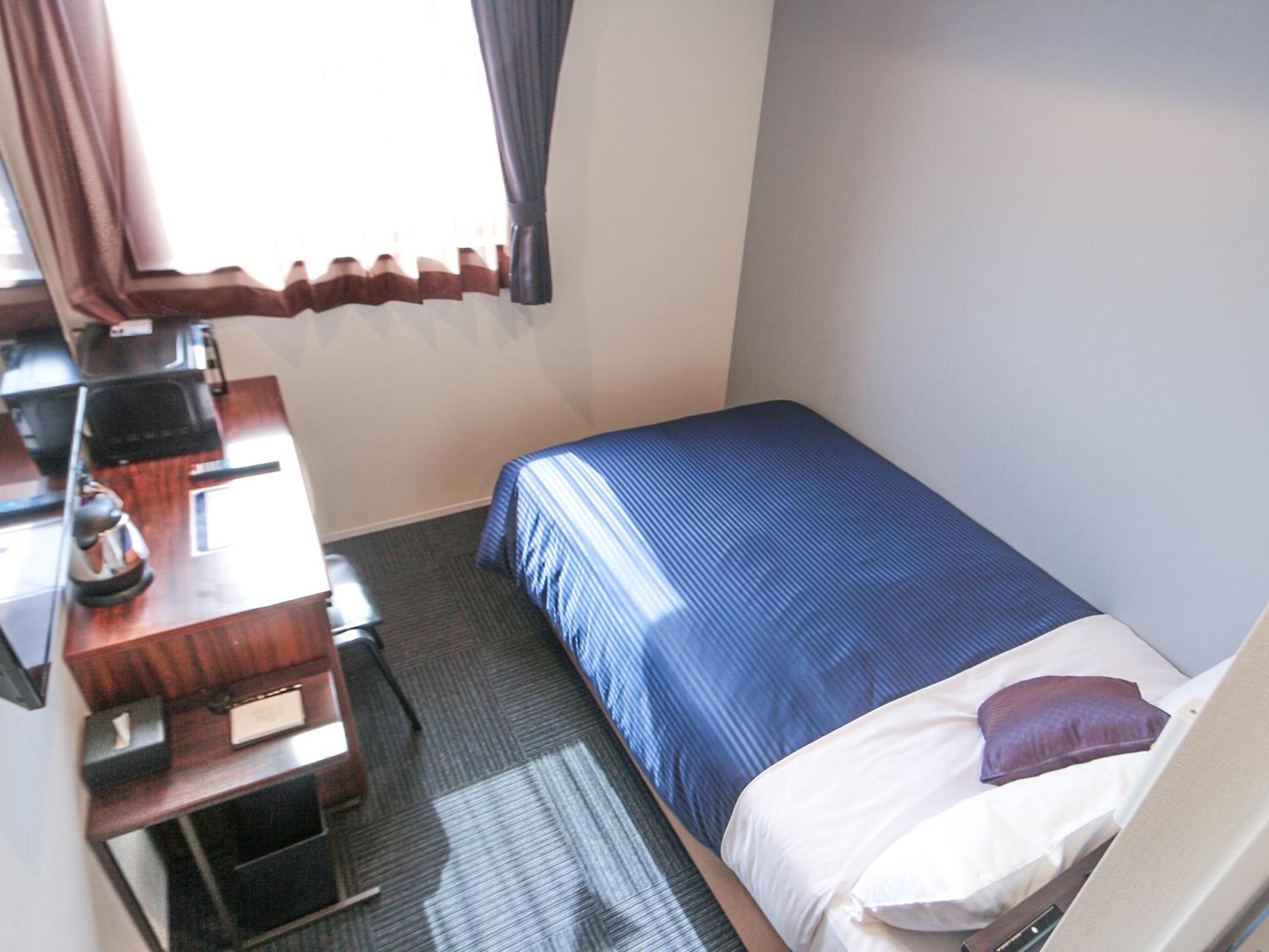 Double Room with Small Double Bed - Smoking - Photo 2