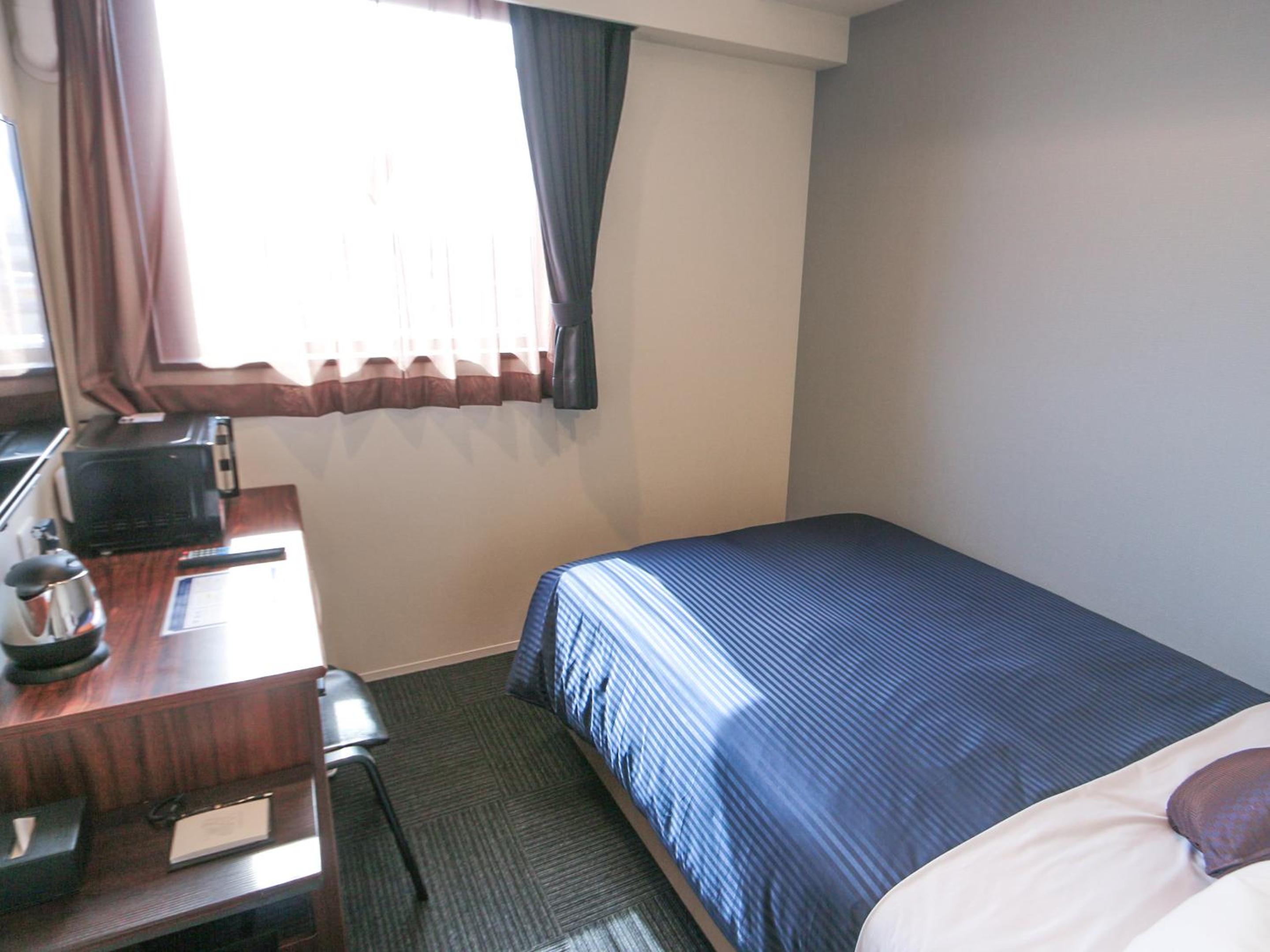 Double Room with Small Double Bed - Smoking - Photo 4