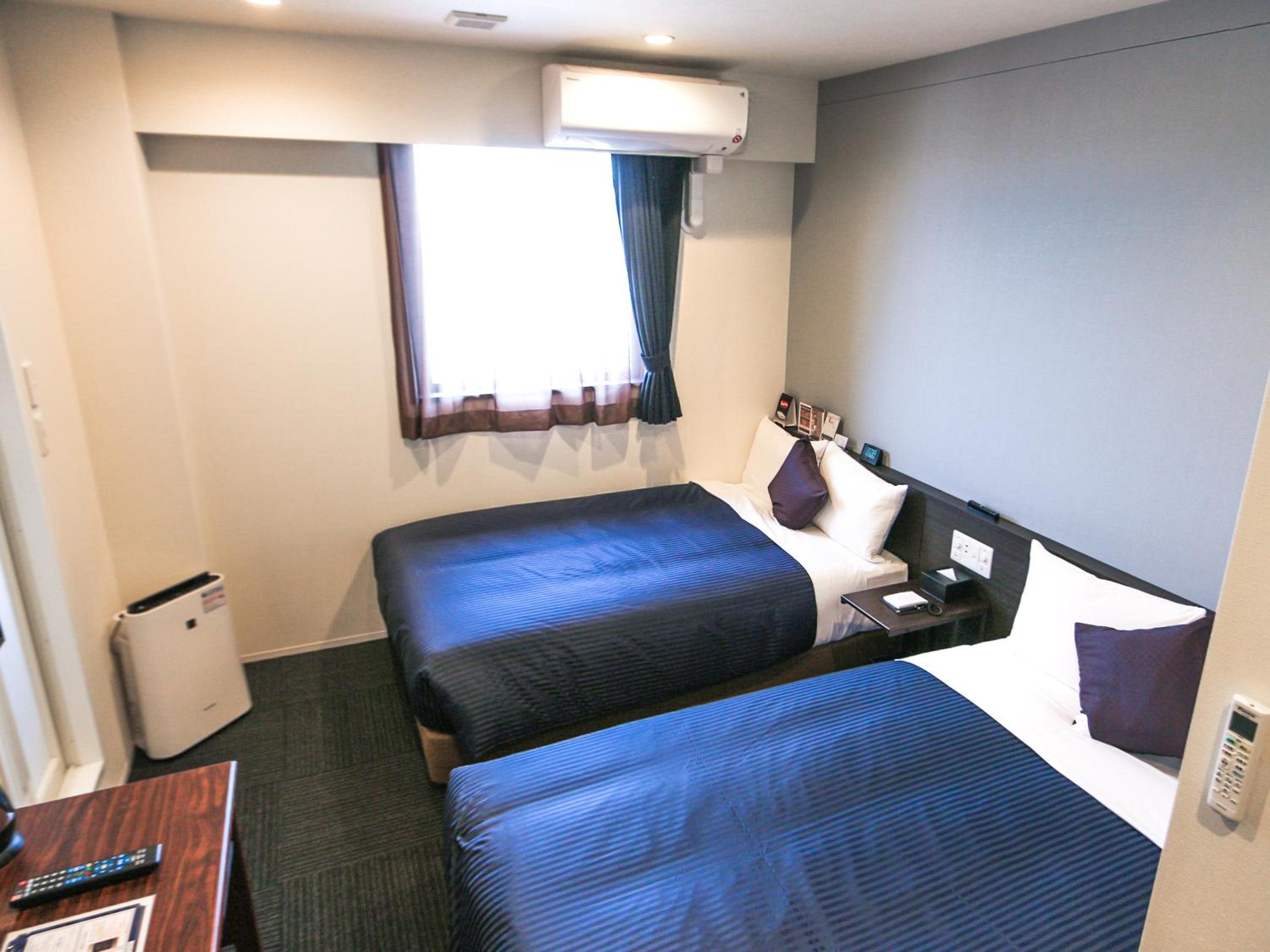 Twin Room - Smoking - Photo 3