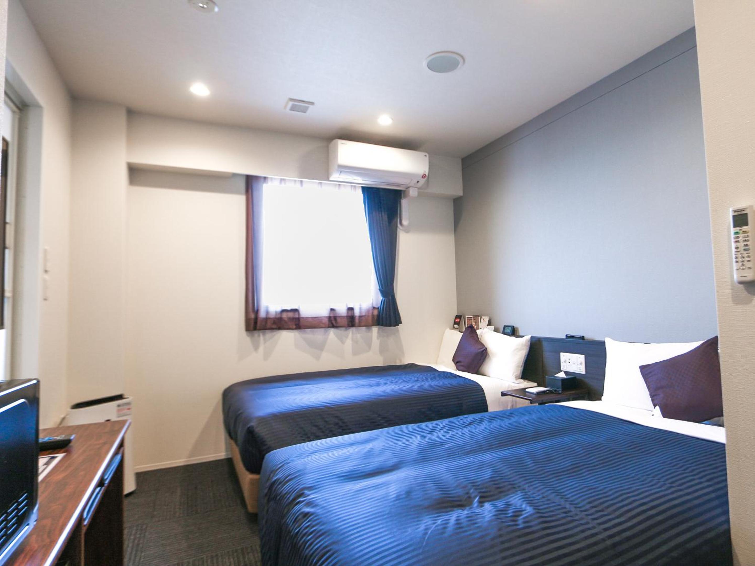 Twin Room - Smoking - Photo 4