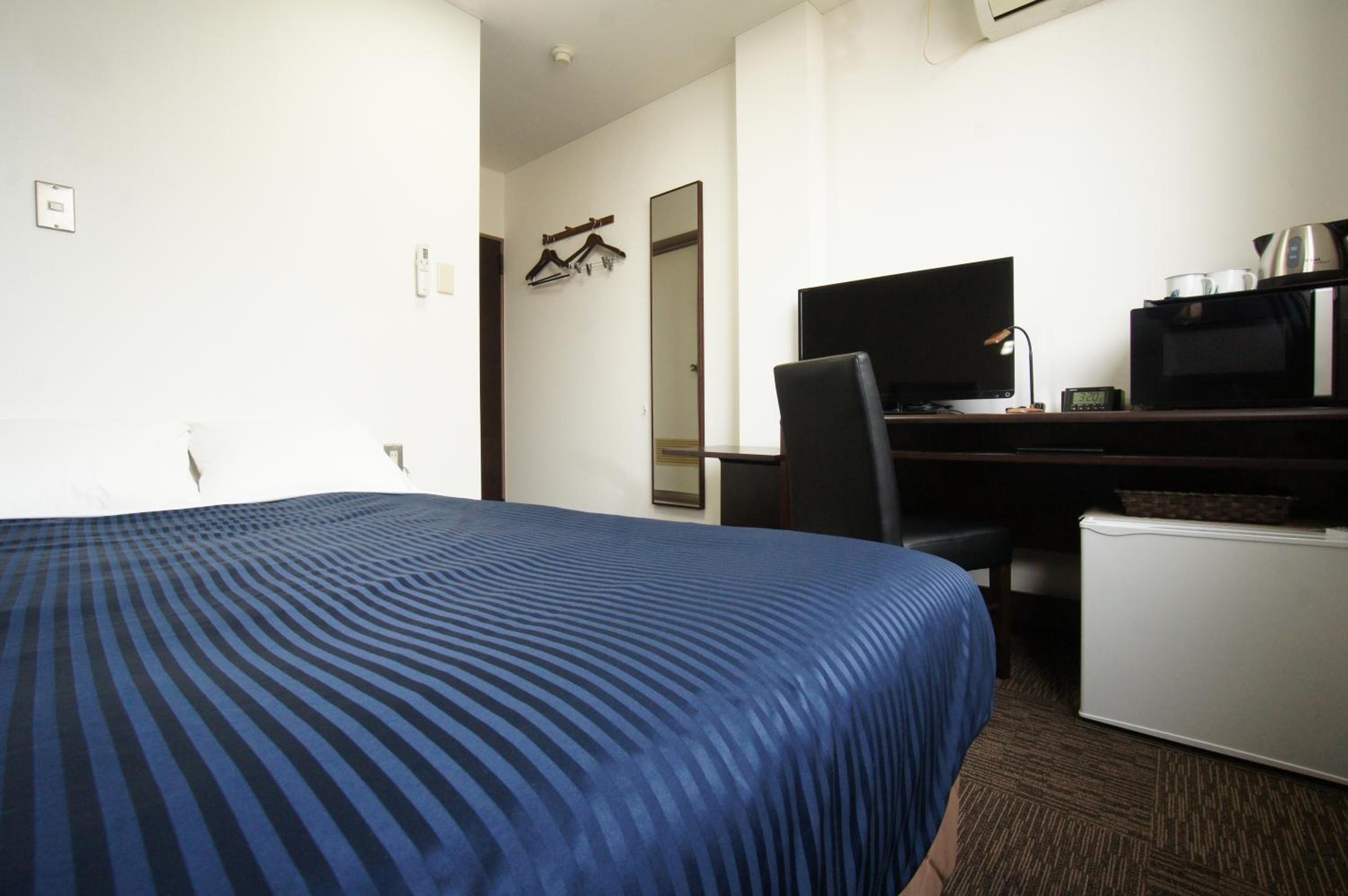 Double Room with Small Double Bed - Smoking photo 1