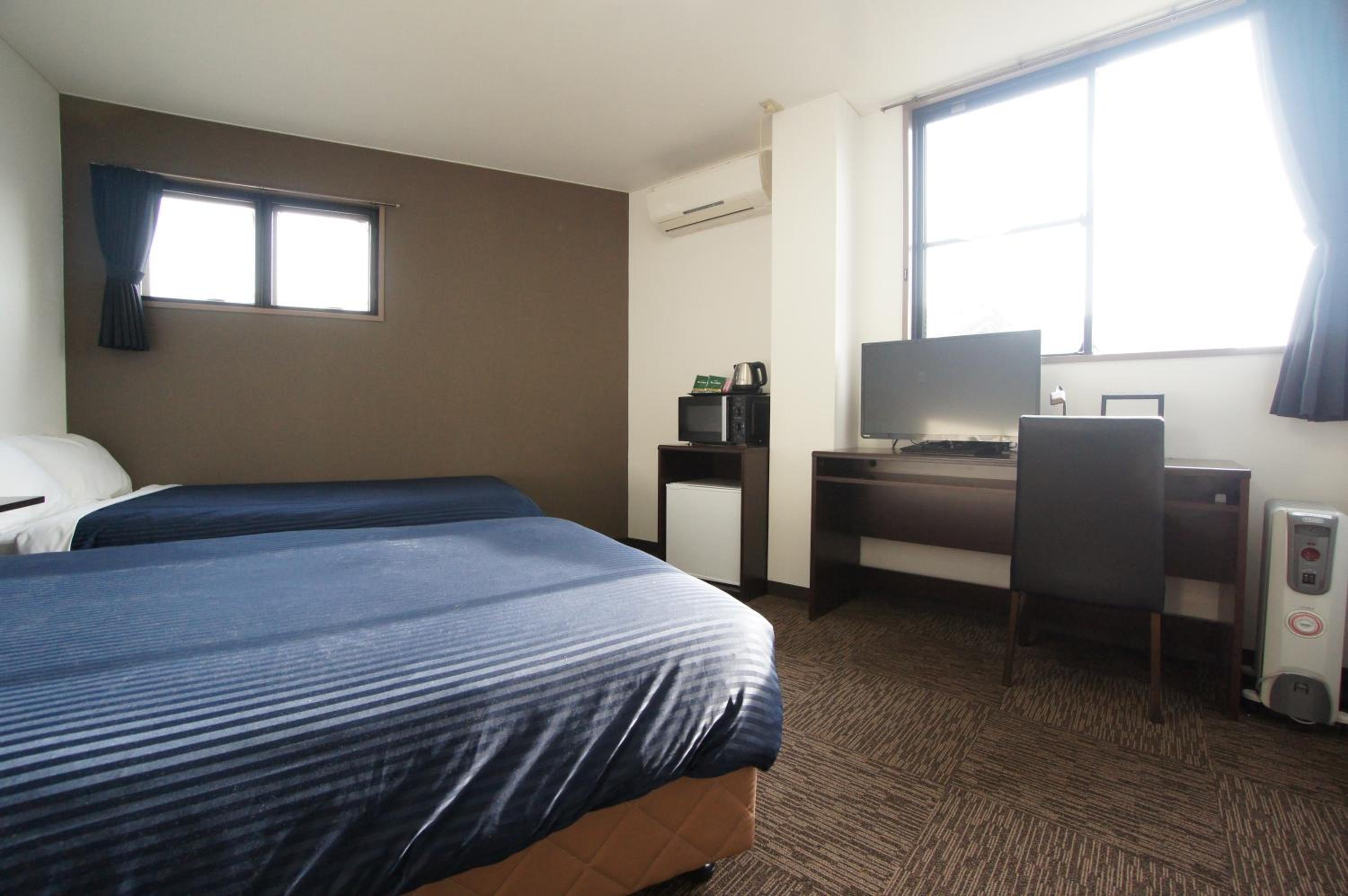 Twin Room - Smoking photo 3