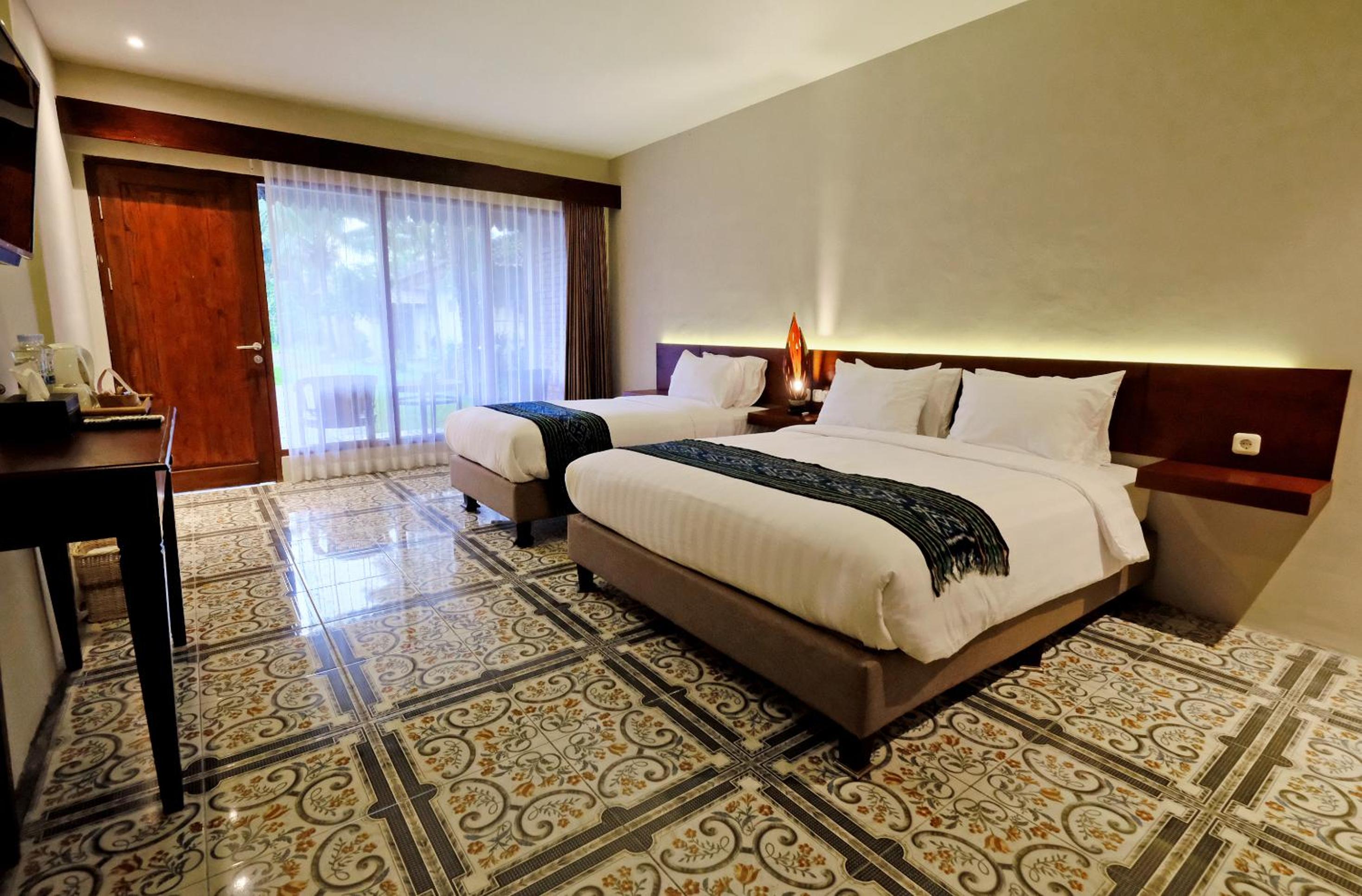 Triple Room with Pool View - Photo 3