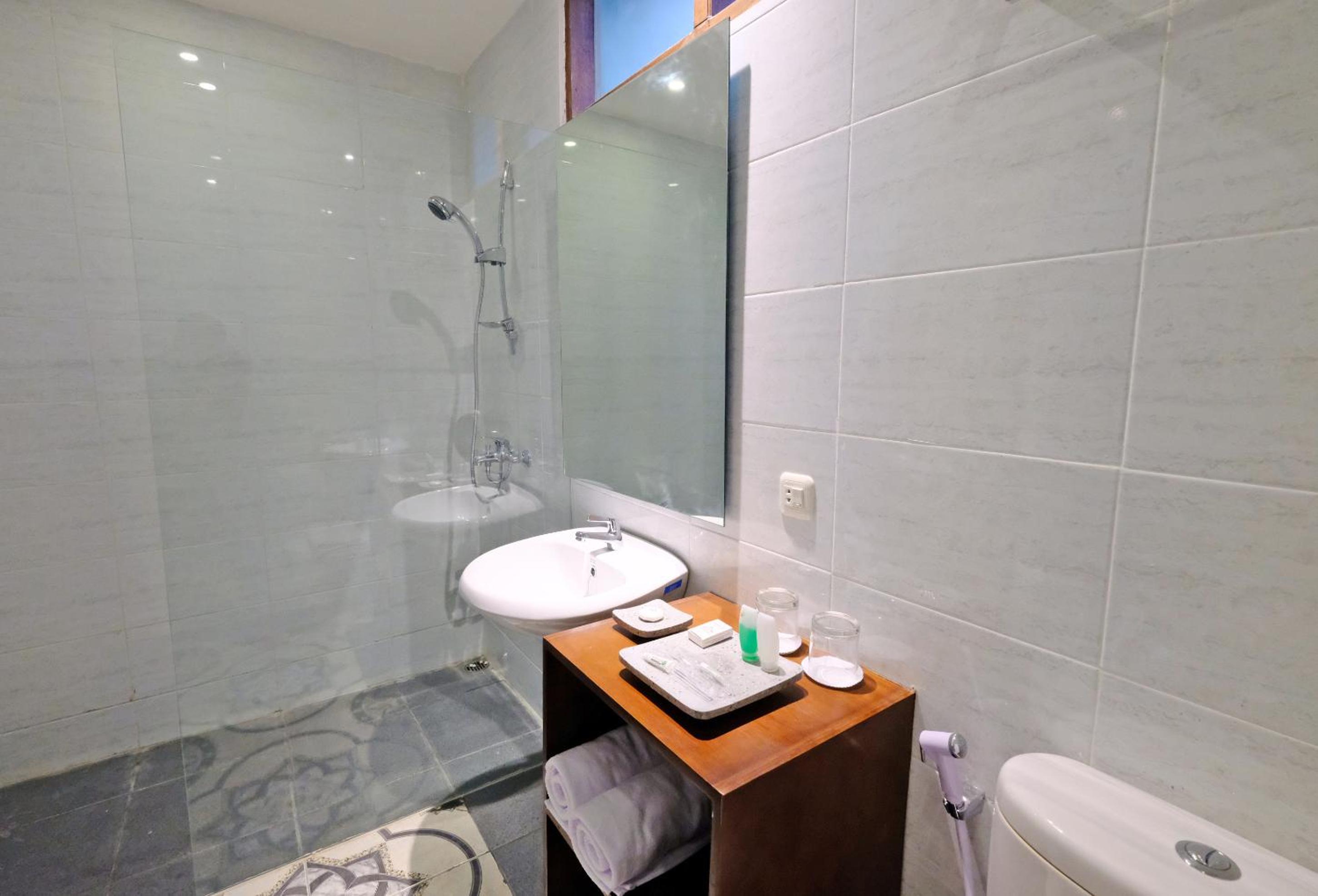 Double Room with Pool View - Photo 3