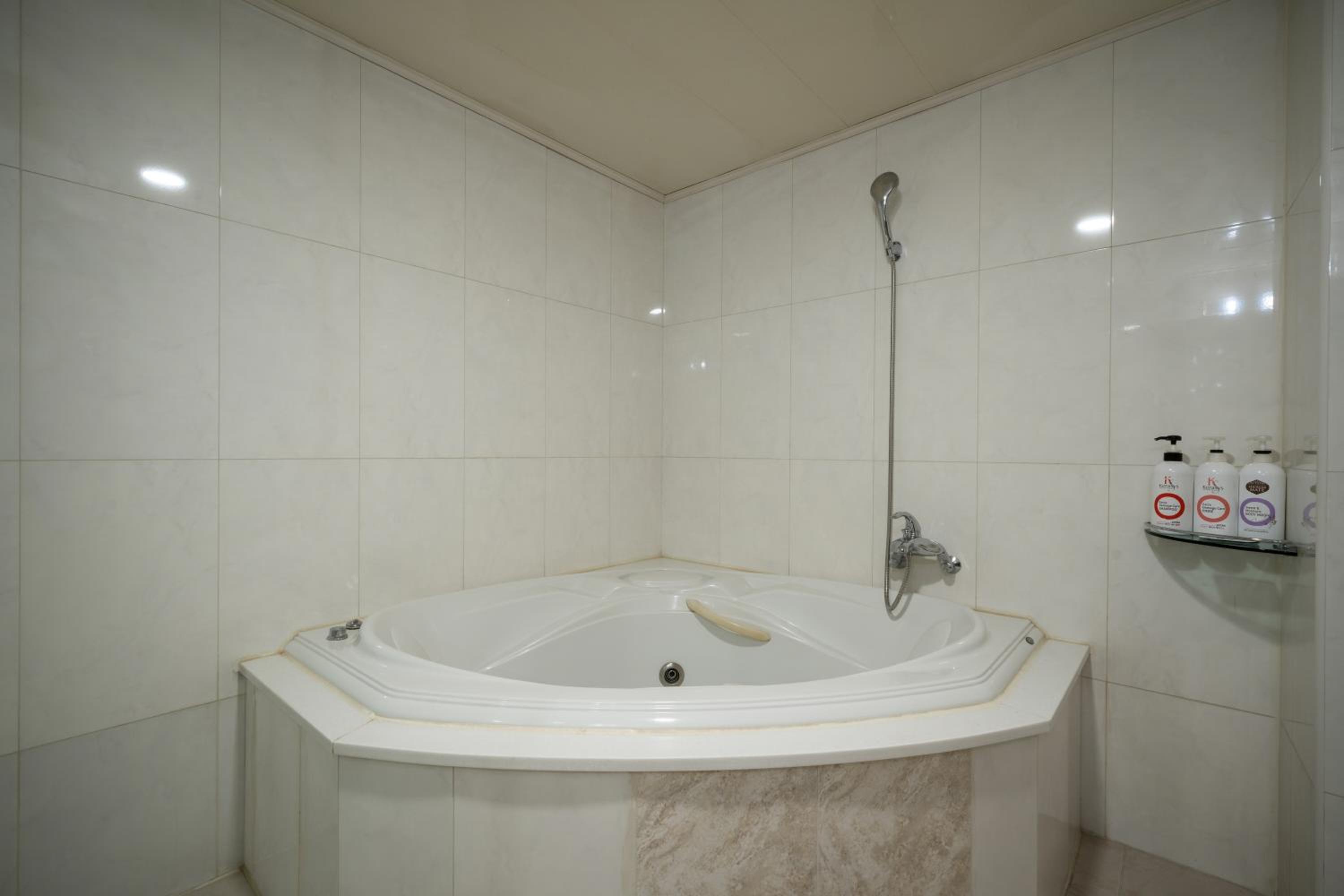 Family Room - Photo 6
