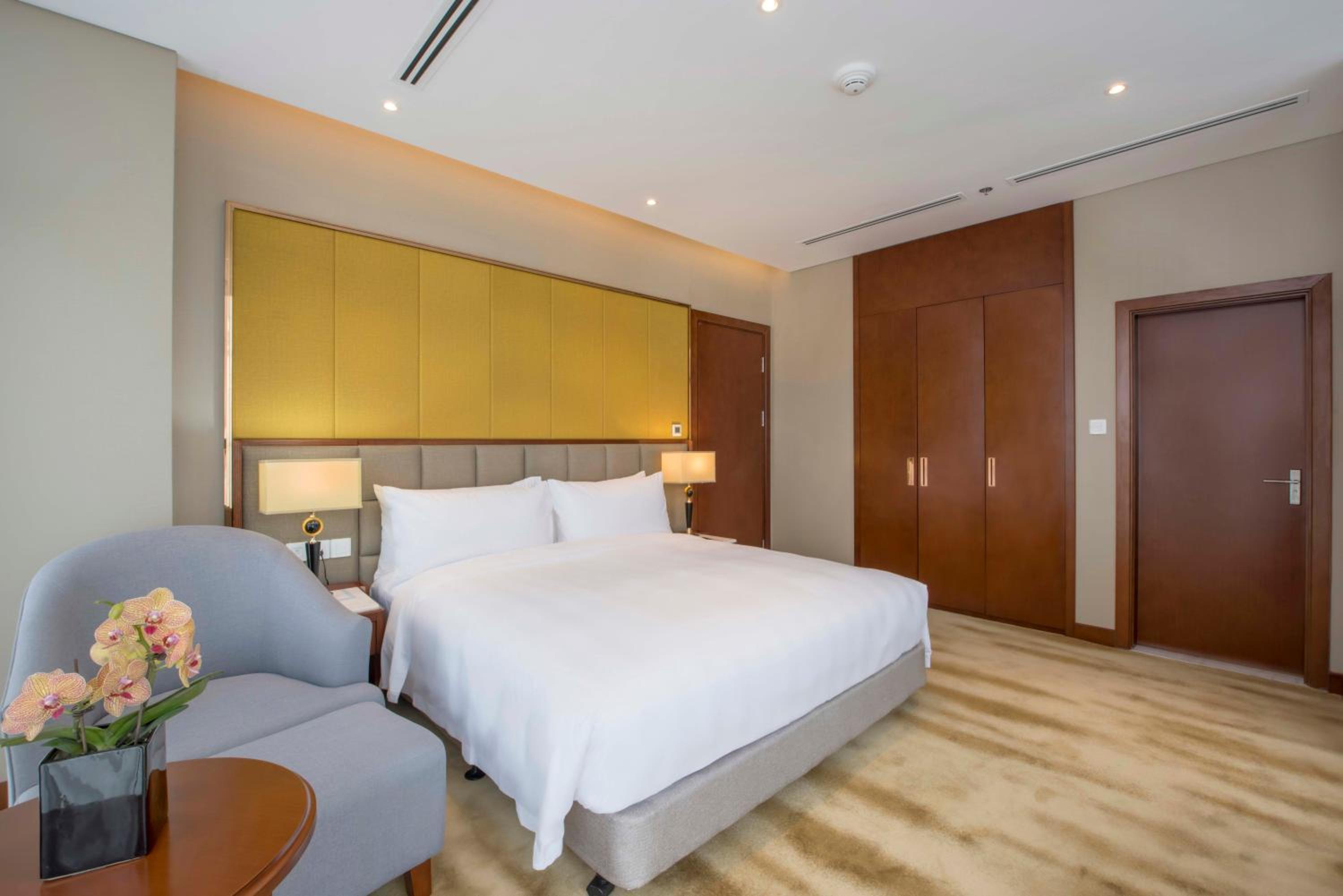 Deluxe King Suite