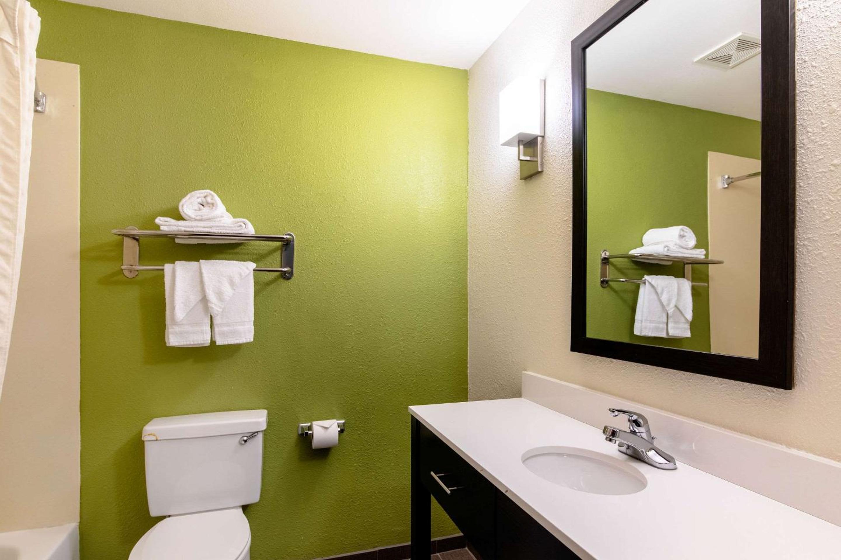 King Room - Non-Smoking photo 2
