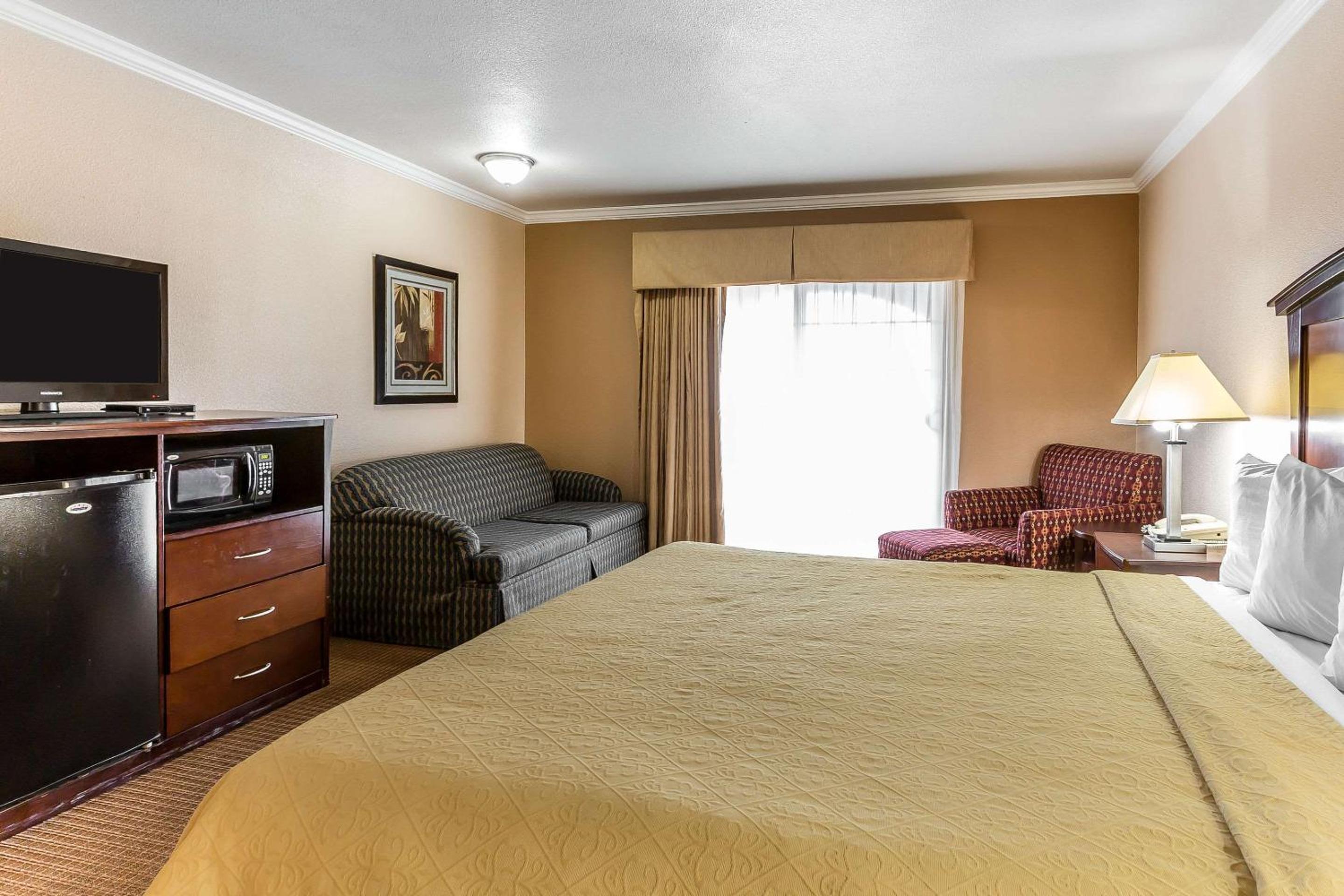 King Room - Non-Smoking - Photo 2
