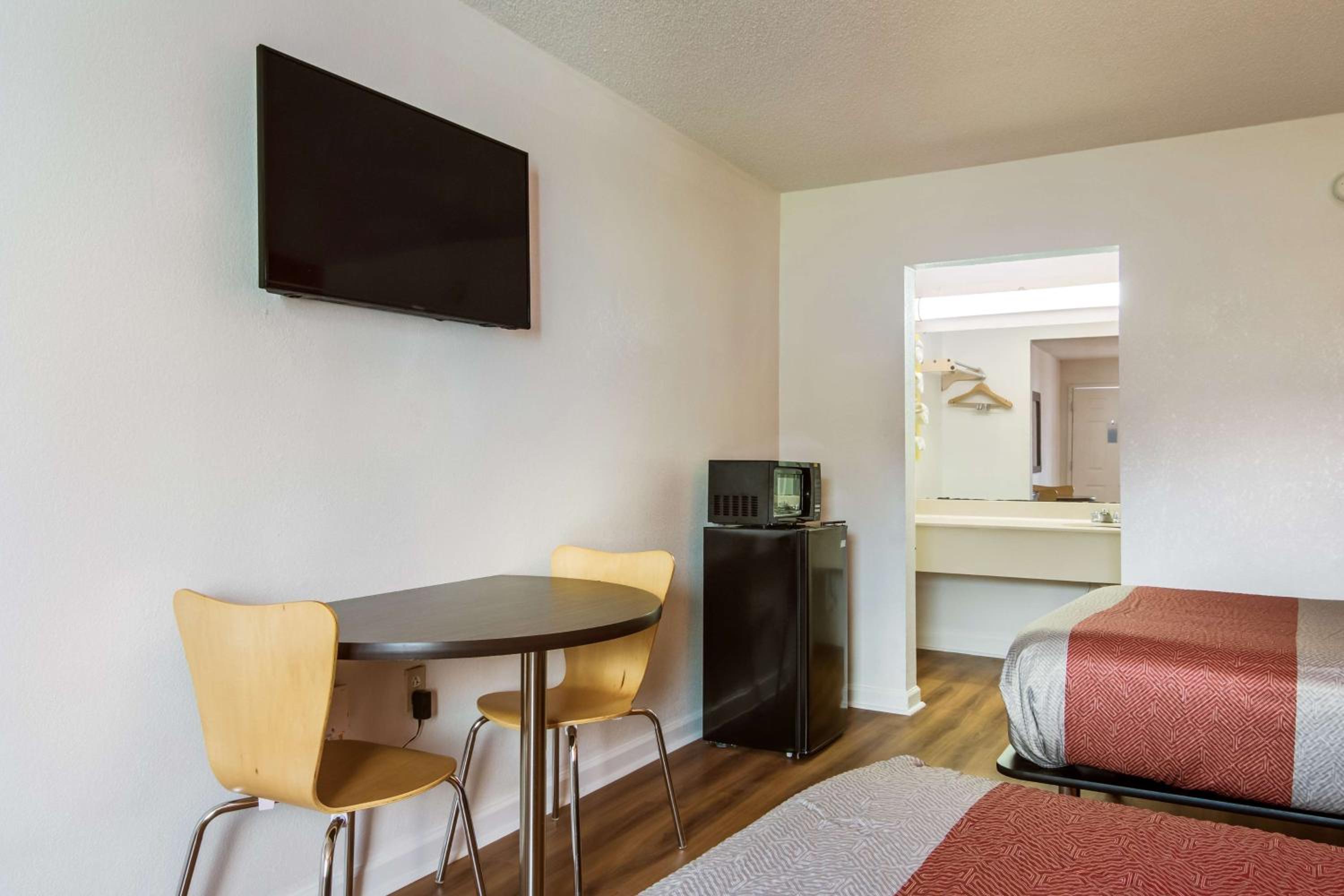 Deluxe Quadruple Room - Non-Smoking - Photo 7