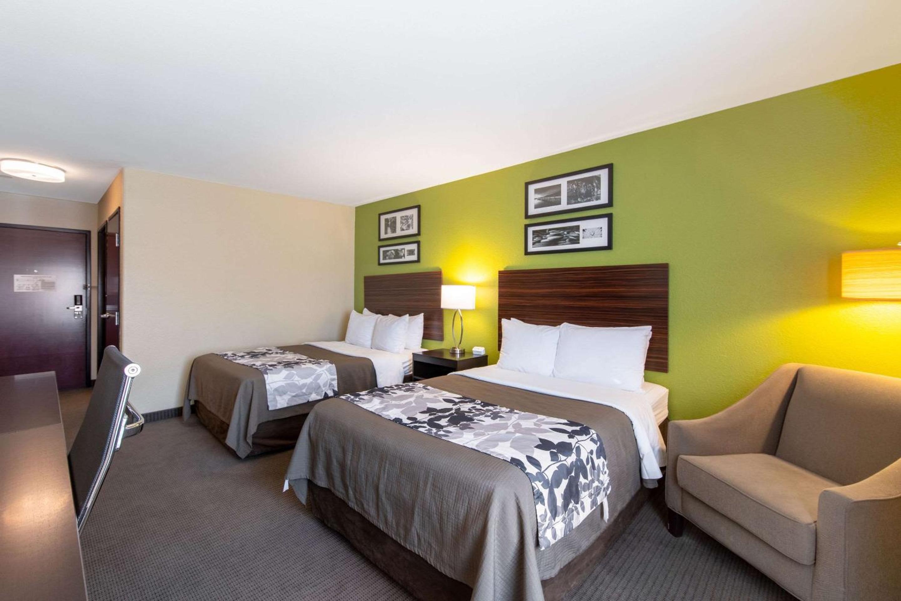 Double Room With Two Double Beds - Non-Smoking photo 3