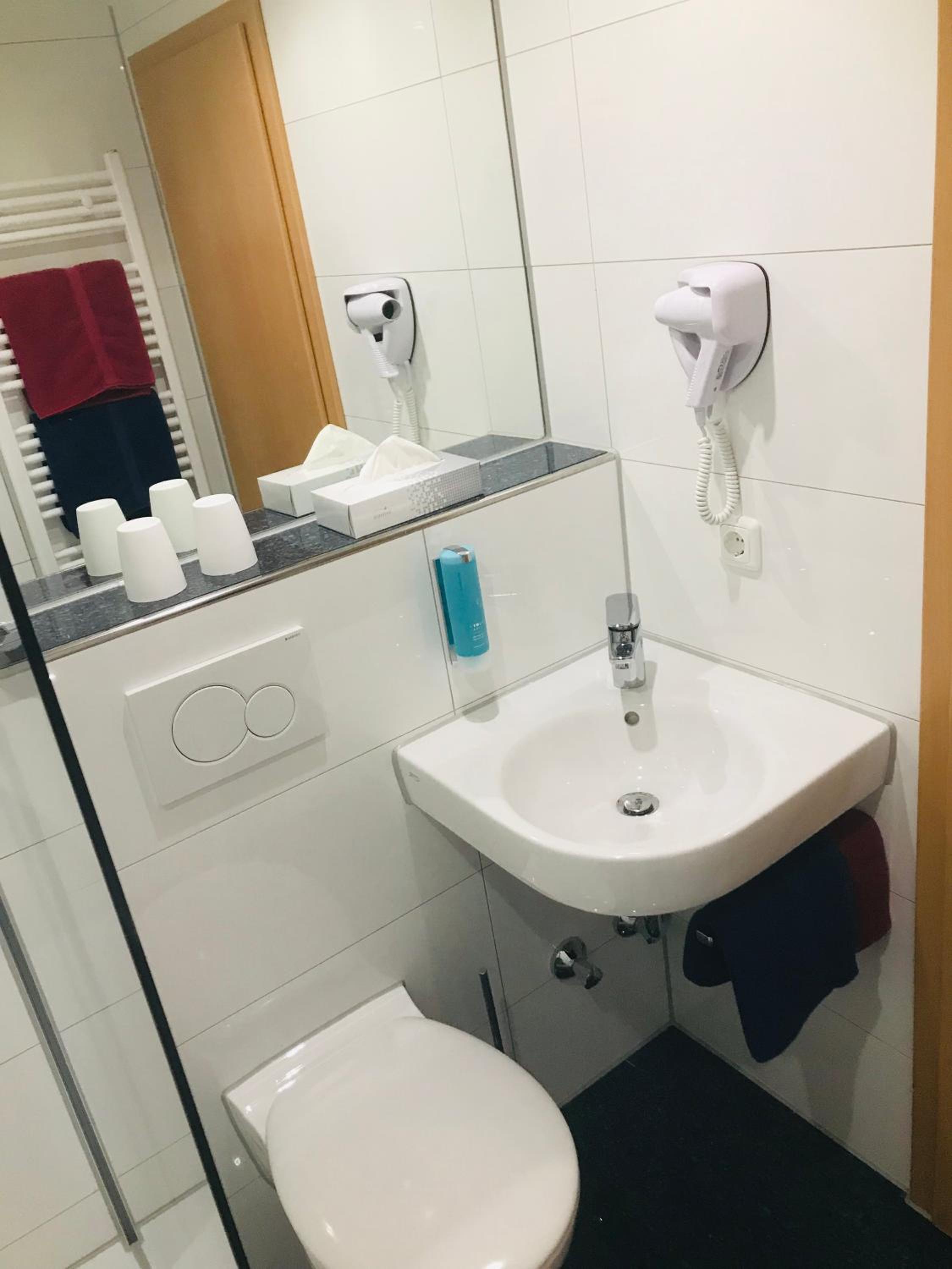 Single Room photo 2