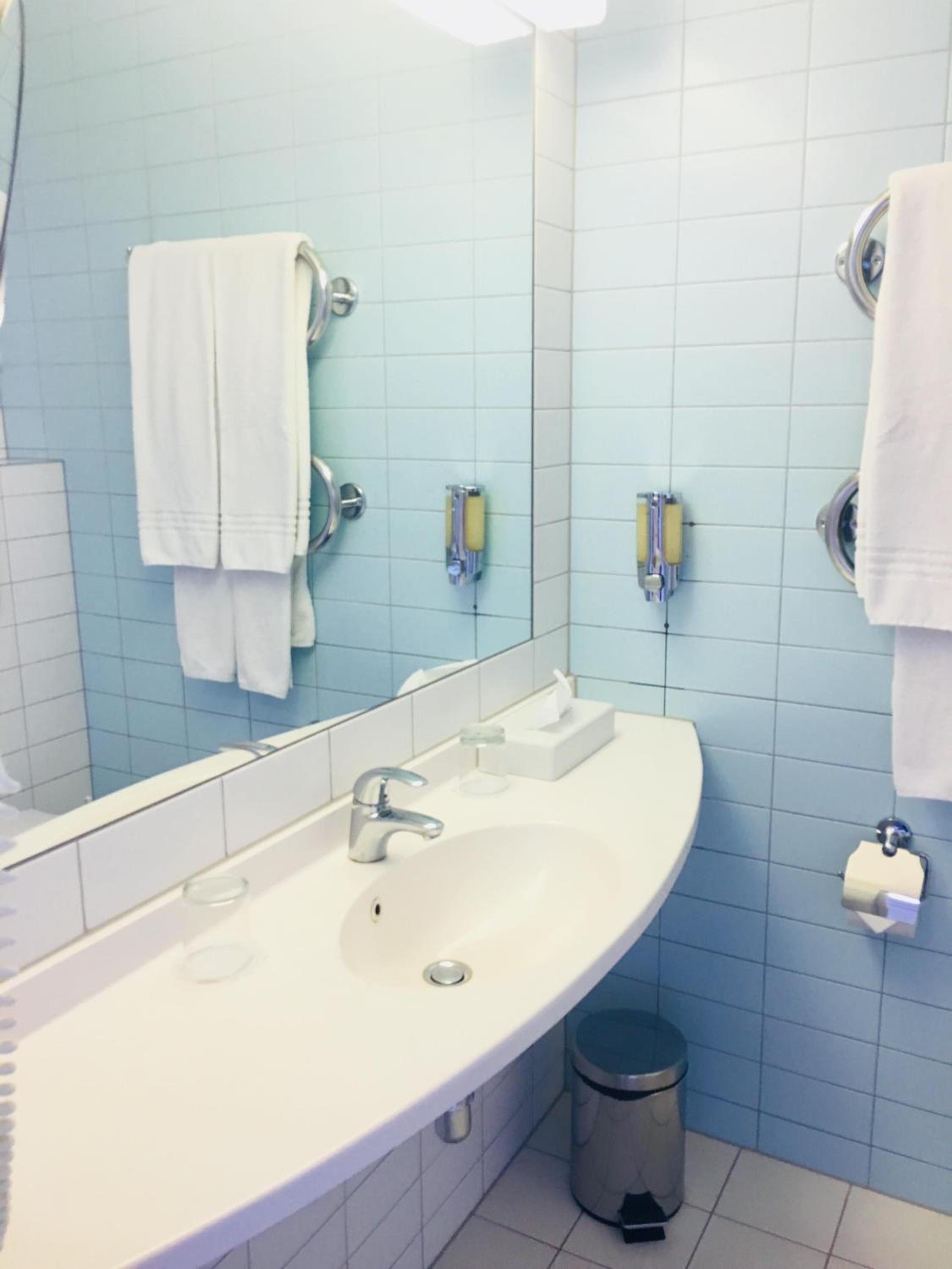 Standard Double or Twin Room - Photo 3