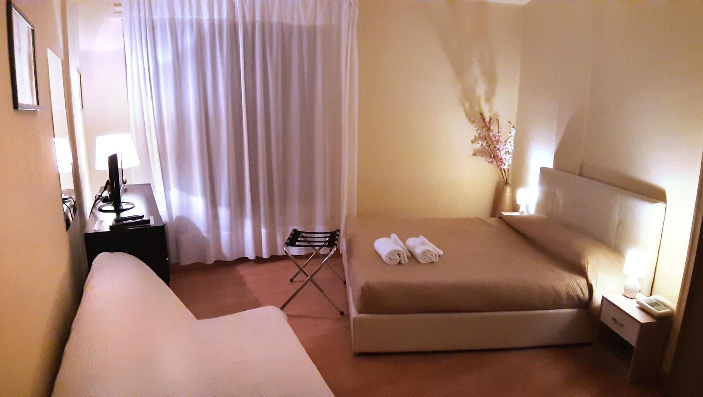 Double Room - Photo 25