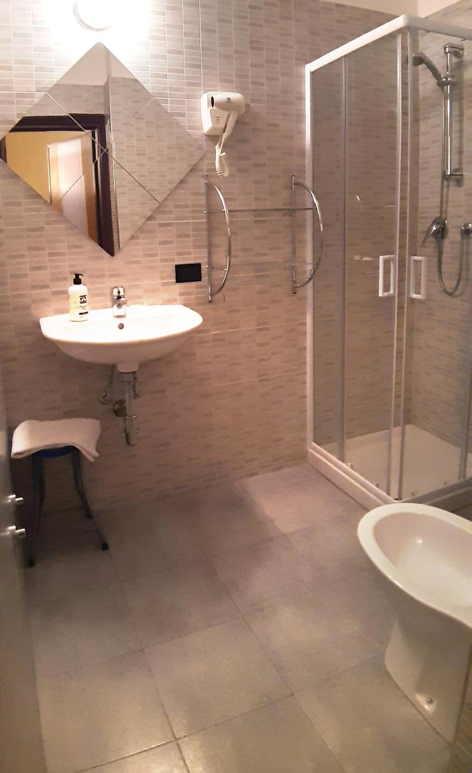 Double Room - Photo 20
