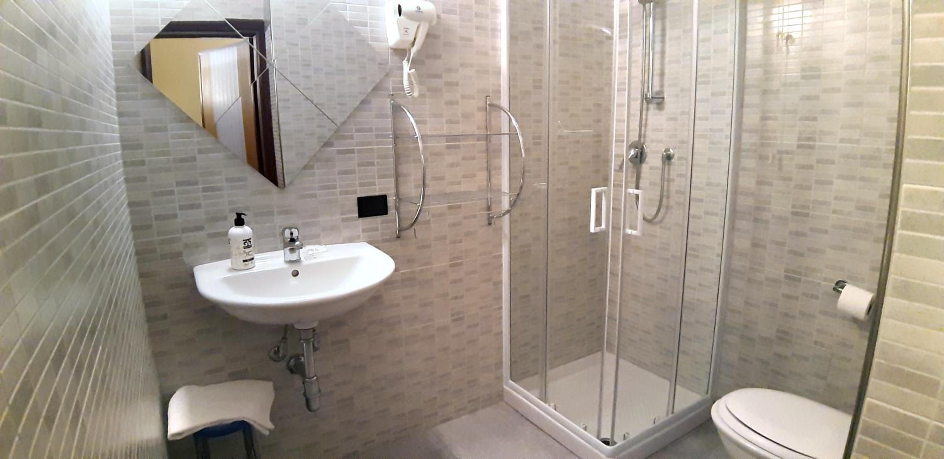 Double Room - Photo 19