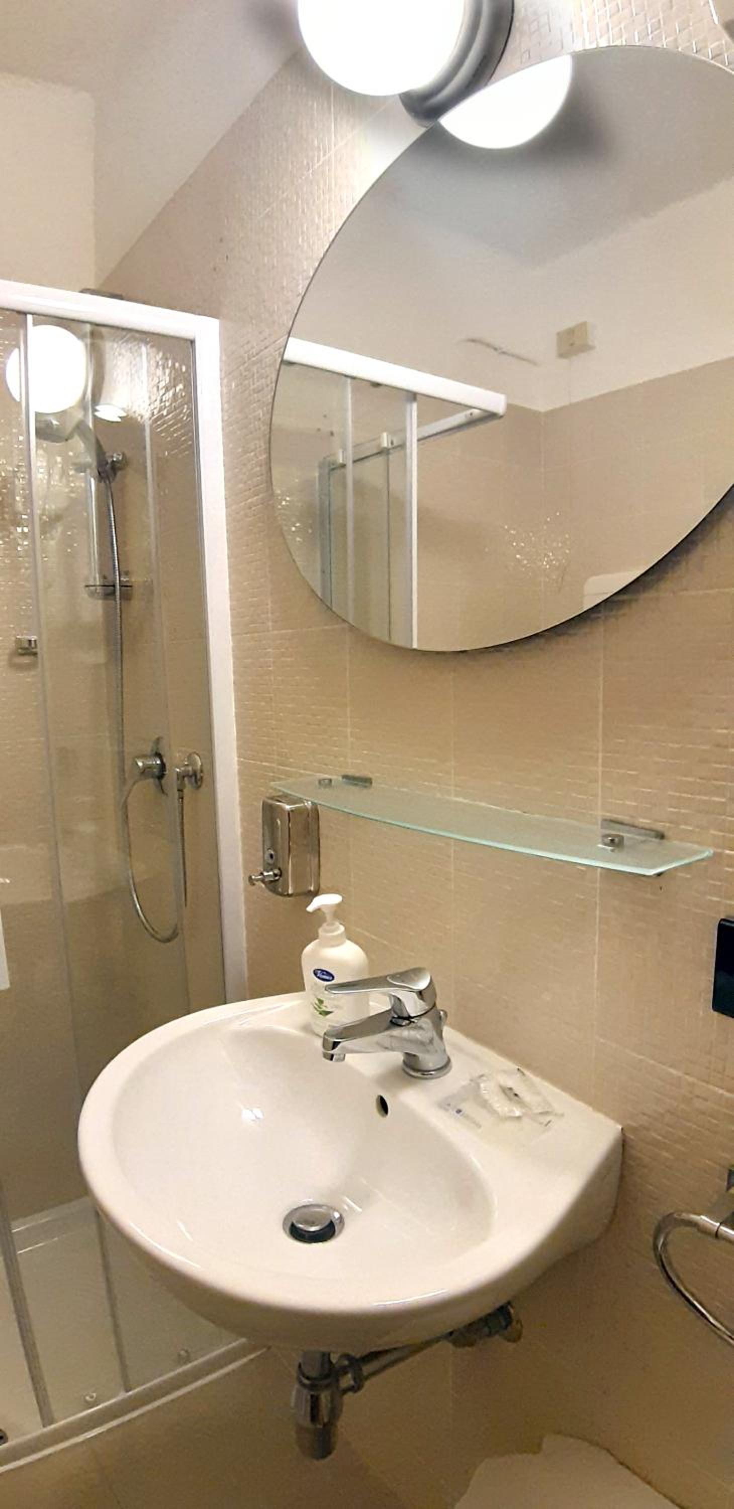 Double Room - Photo 14