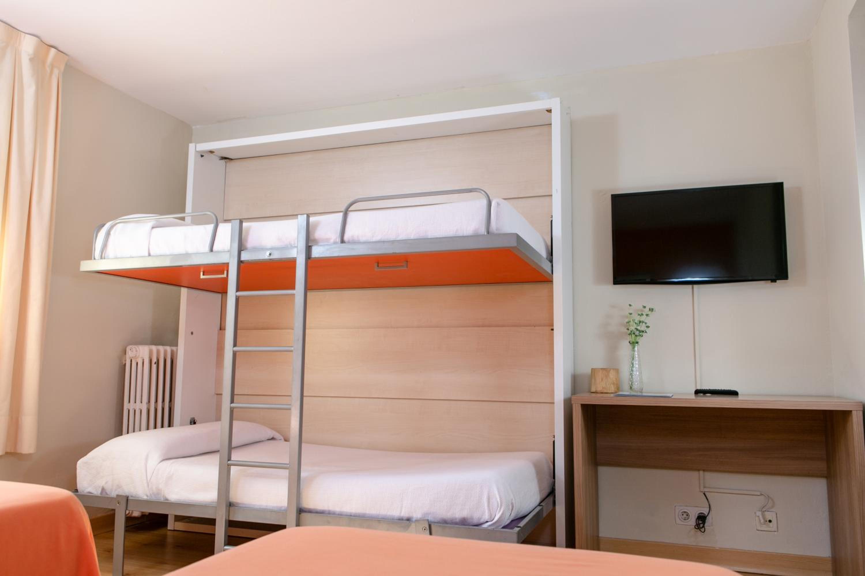 Standard Quadruple Room (4 adults) - Photo 7