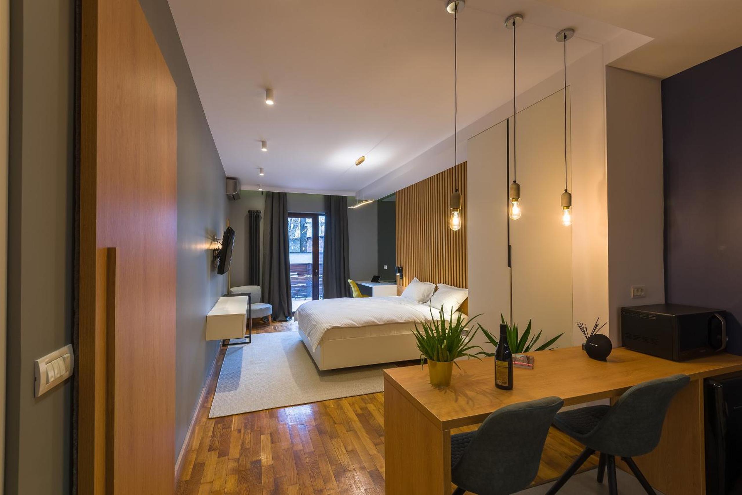 Apartment with Terrace - Photo 17