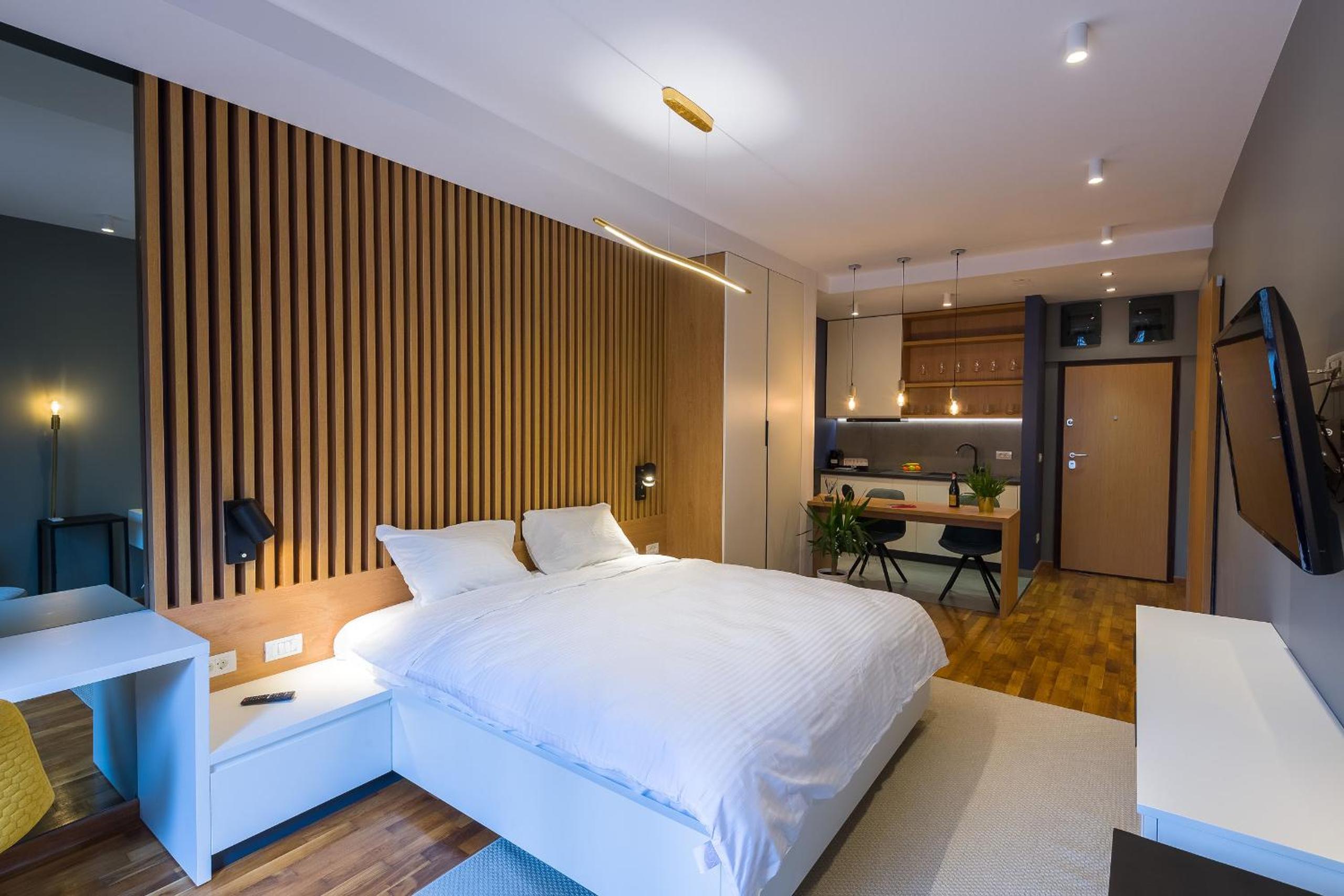 Apartment with Terrace - Photo 14