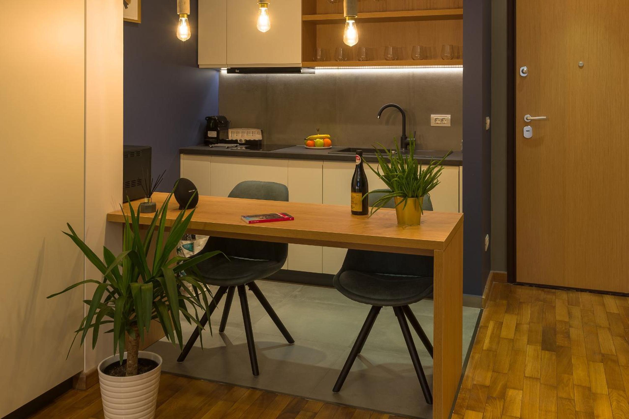 Apartment with Terrace - Photo 11