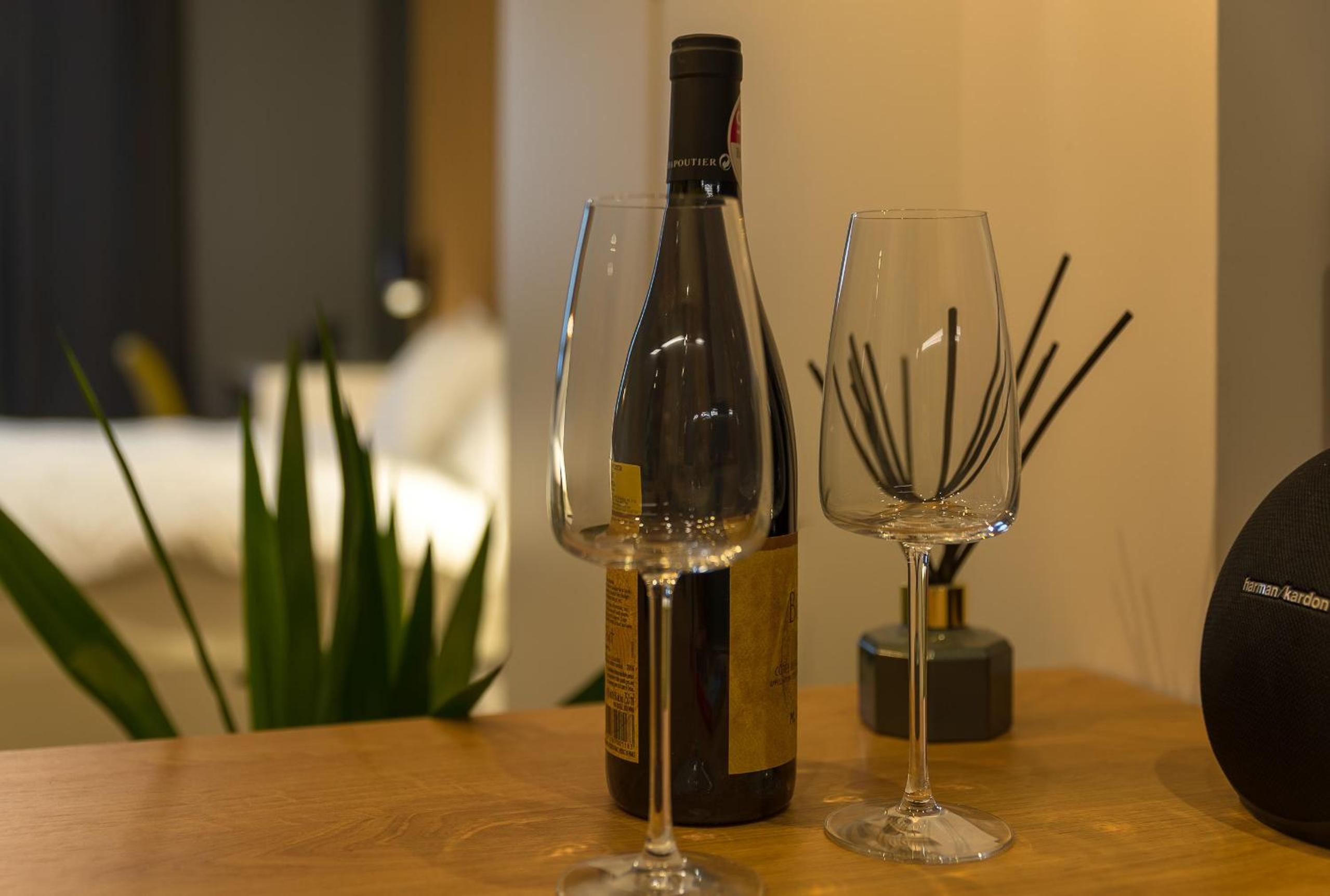 Apartment with Terrace - Photo 3